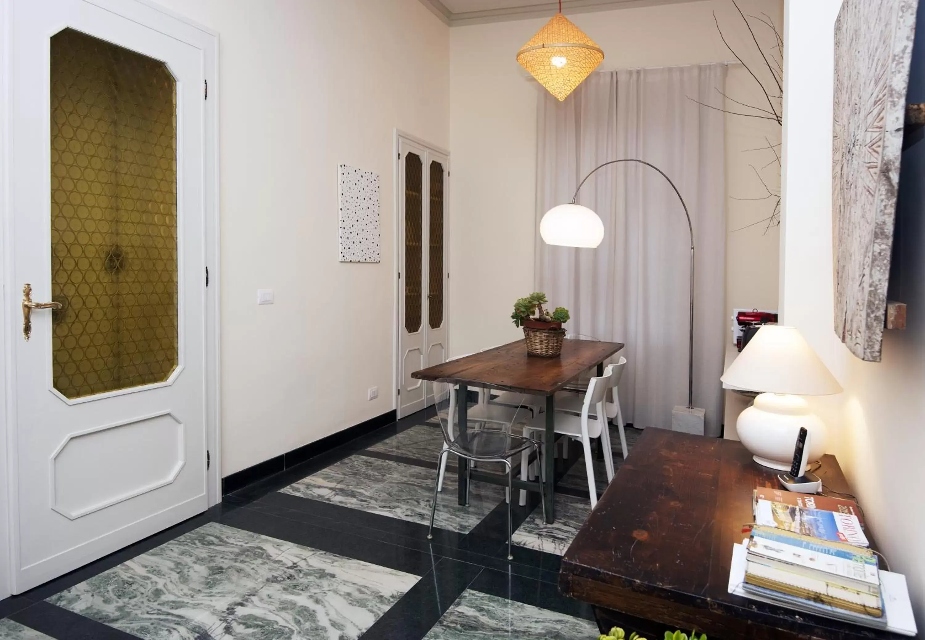 Living room, Dining Area in B&B Torino Crocetta
