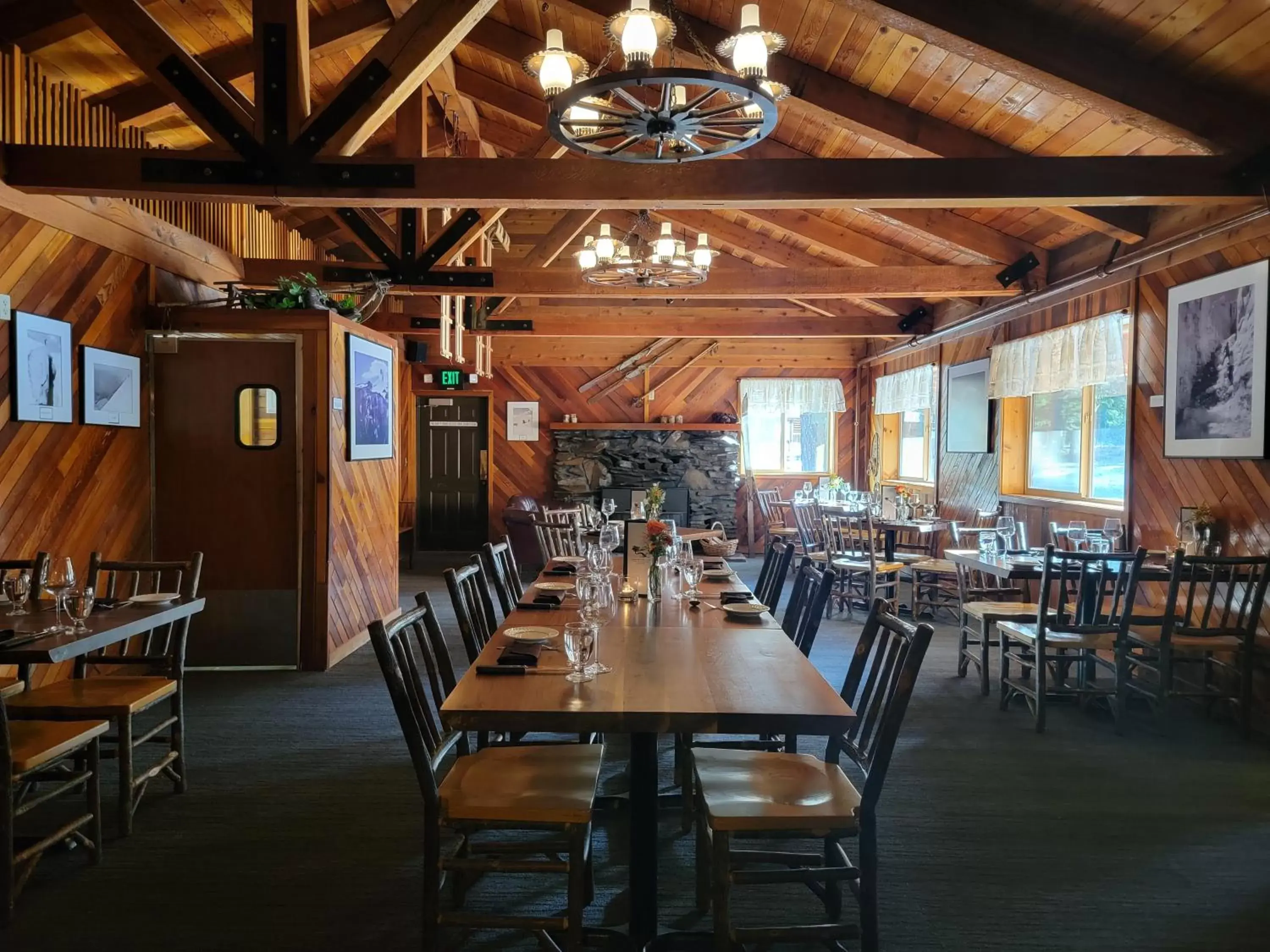 Restaurant/Places to Eat in Cooper Spur Mountain Resort