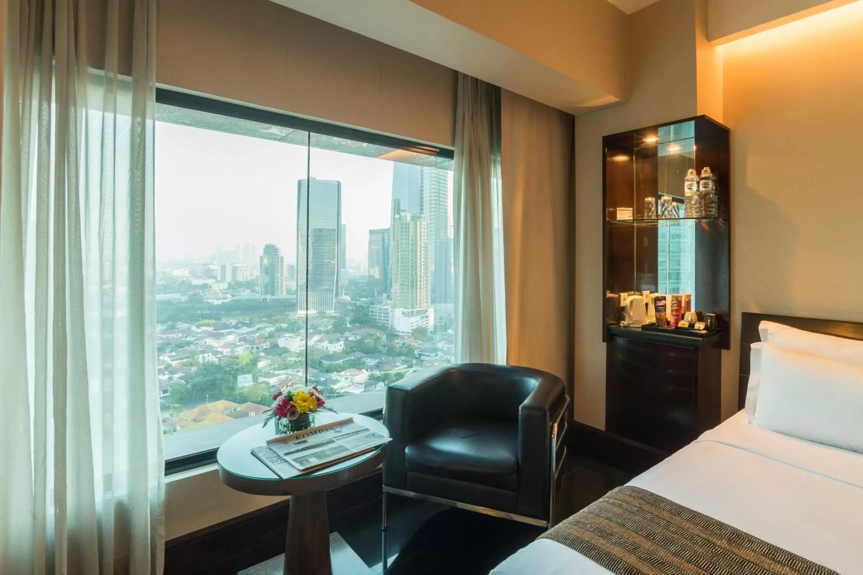 Bedroom, Seating Area in Manhattan Hotel Jakarta