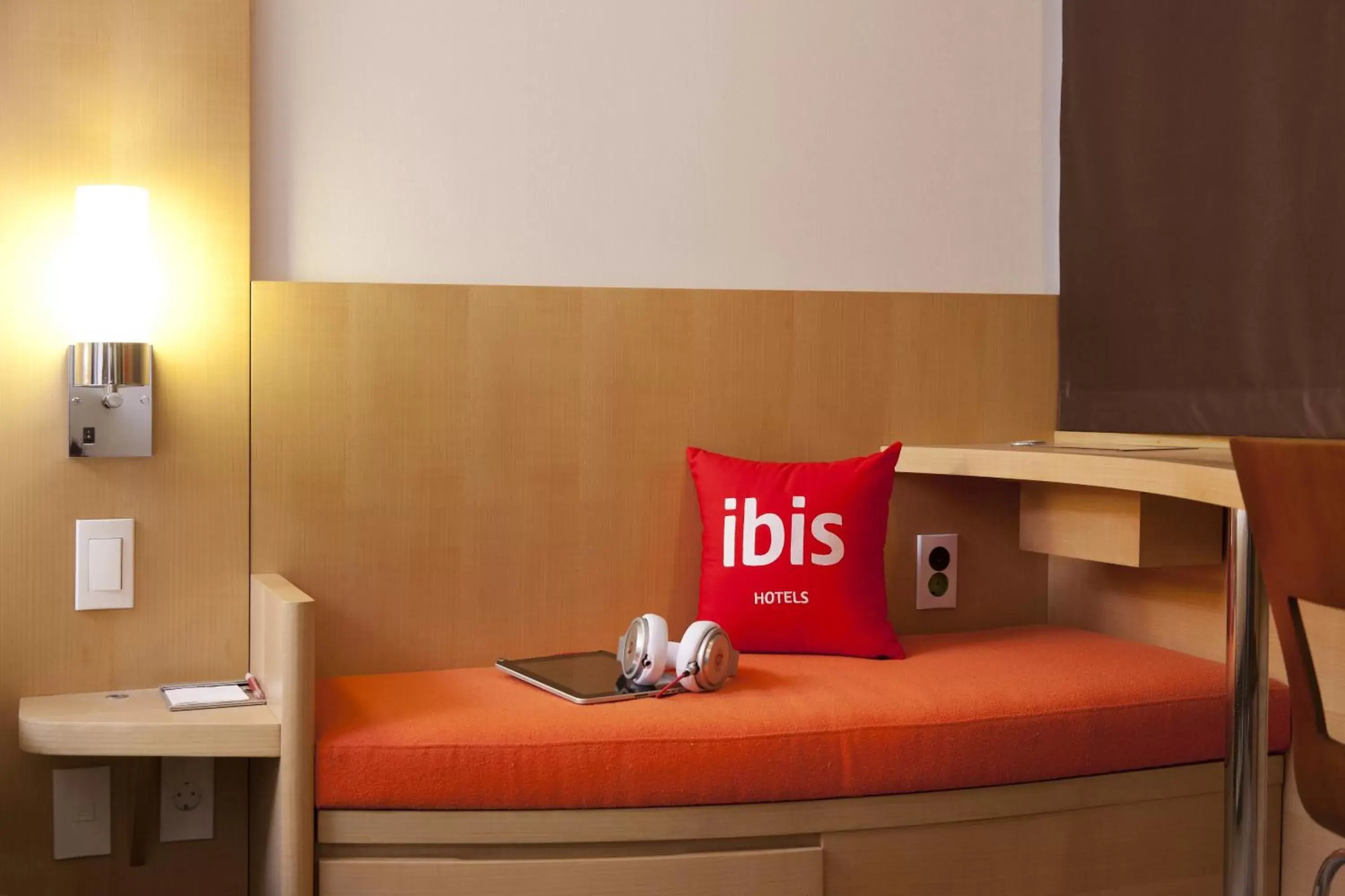 Bed in ibis Ambassador Insadong
