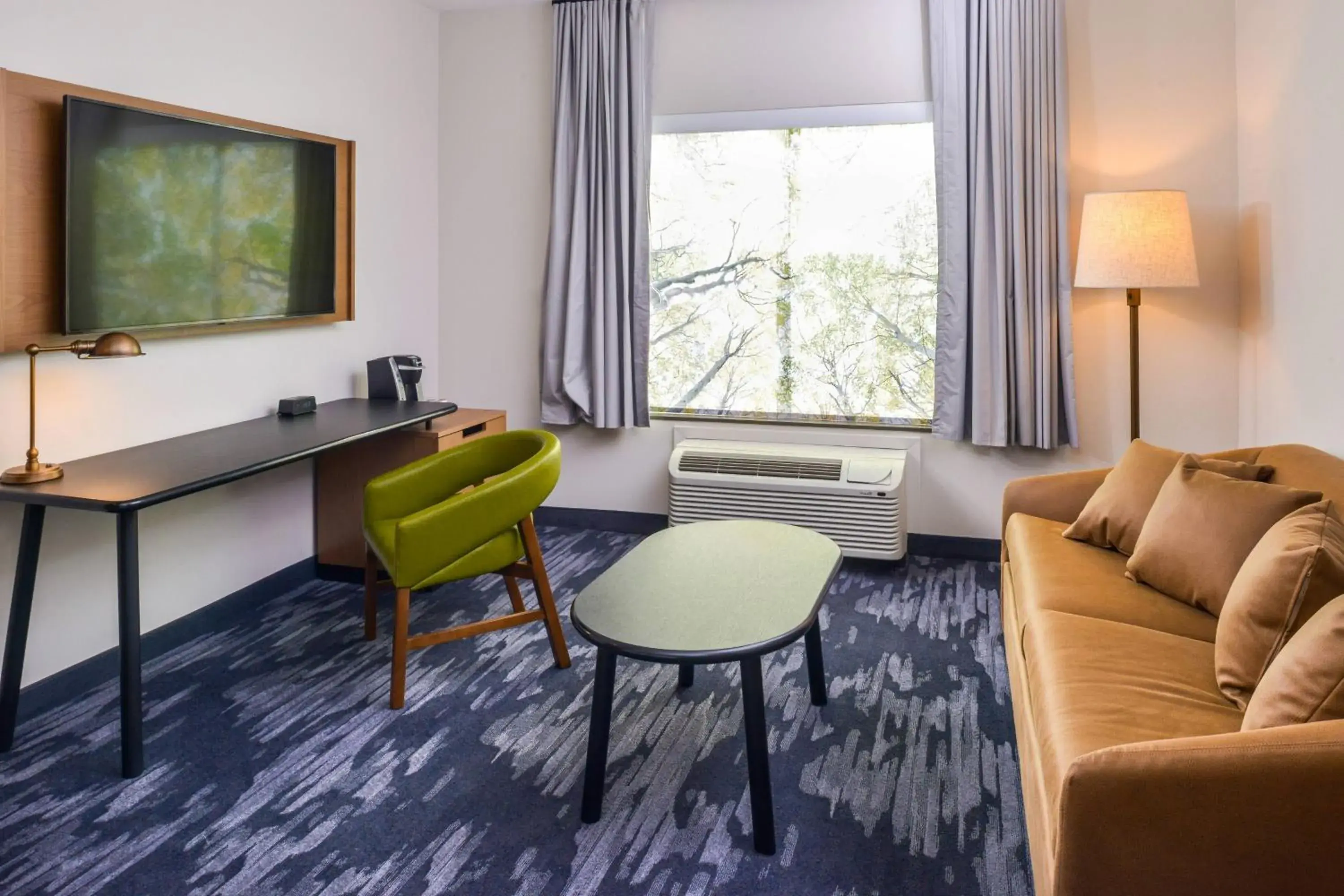 Living room, Seating Area in Fairfield Inn & Suites by Marriott Fort Worth Southwest at Cityview