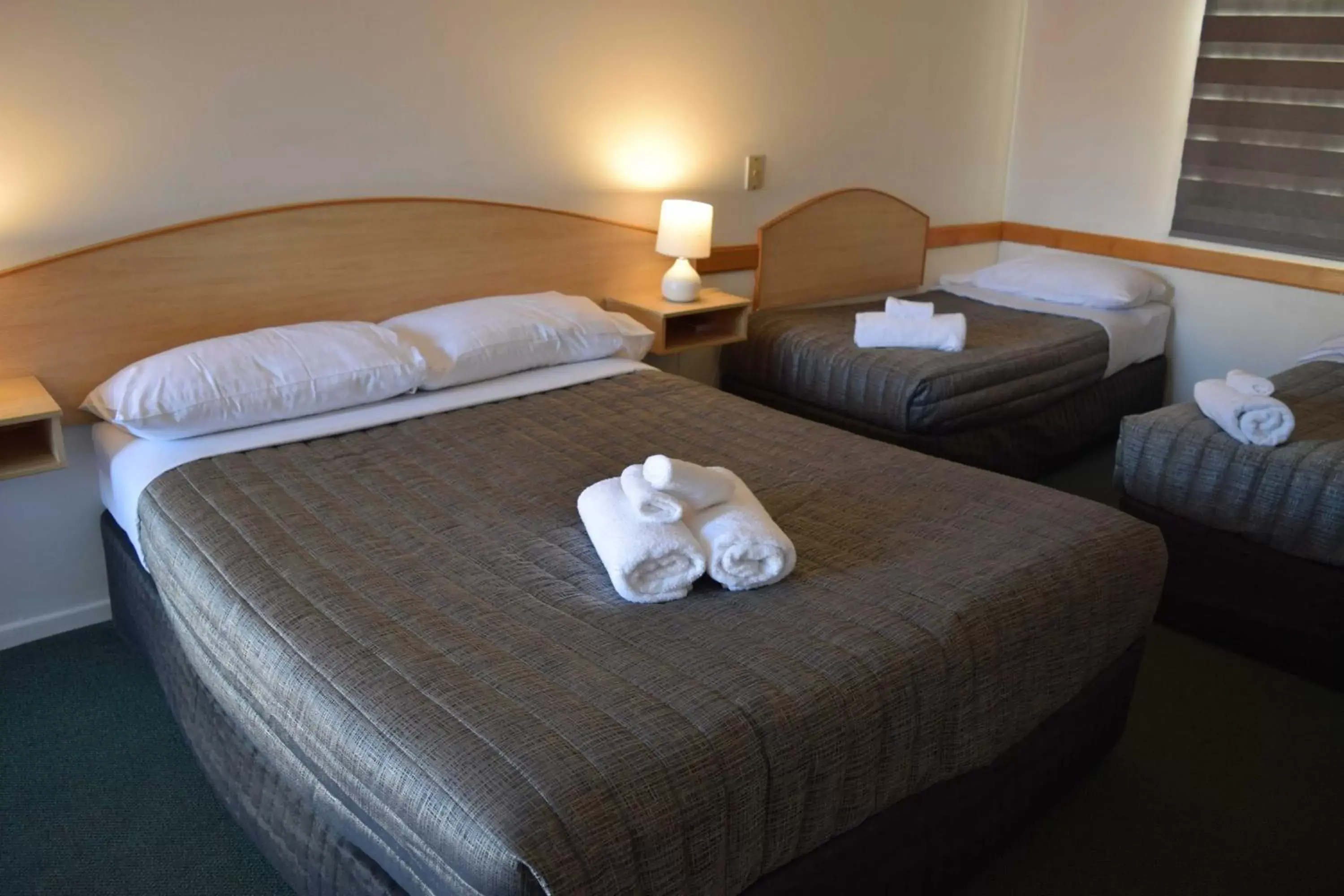 Bed in Warwick Vines Motel