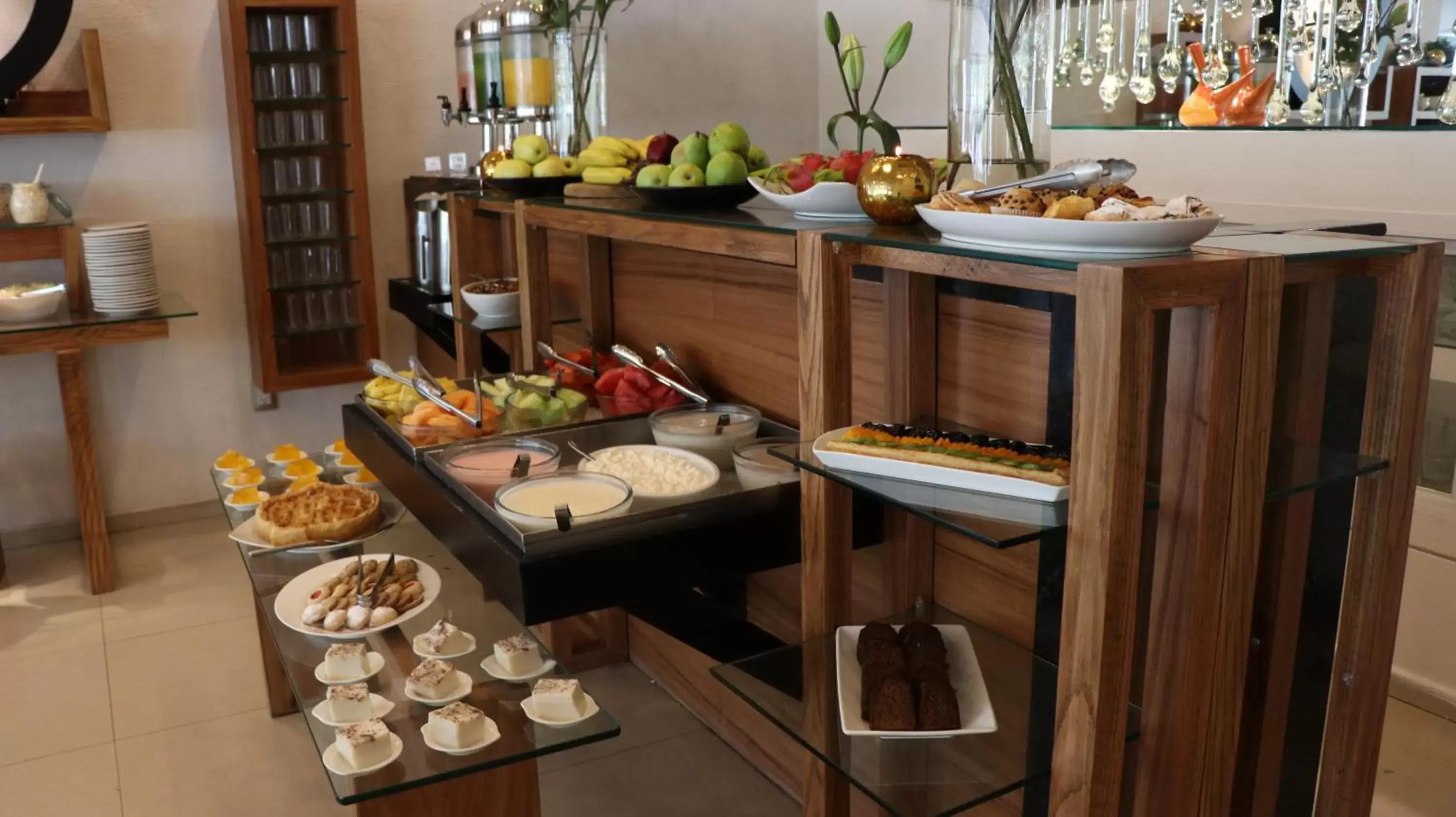 Buffet breakfast in Mesón Ejecutivo Guadalajara Minerva - Av México Buffet breakfast in Mesón Ejecutivo Guadalajara Minerva - Av México