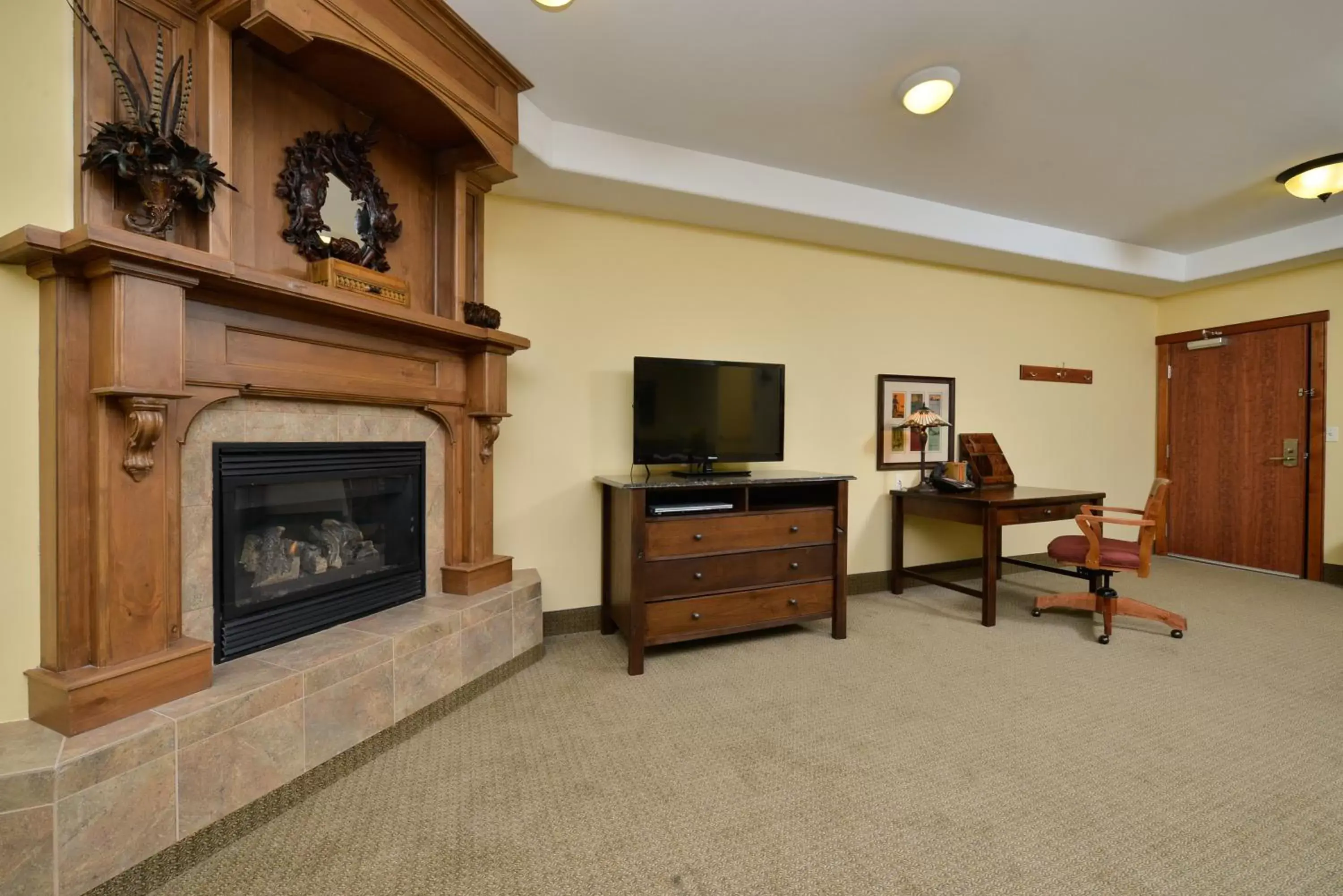 Bed, TV/Entertainment Center in The Cody