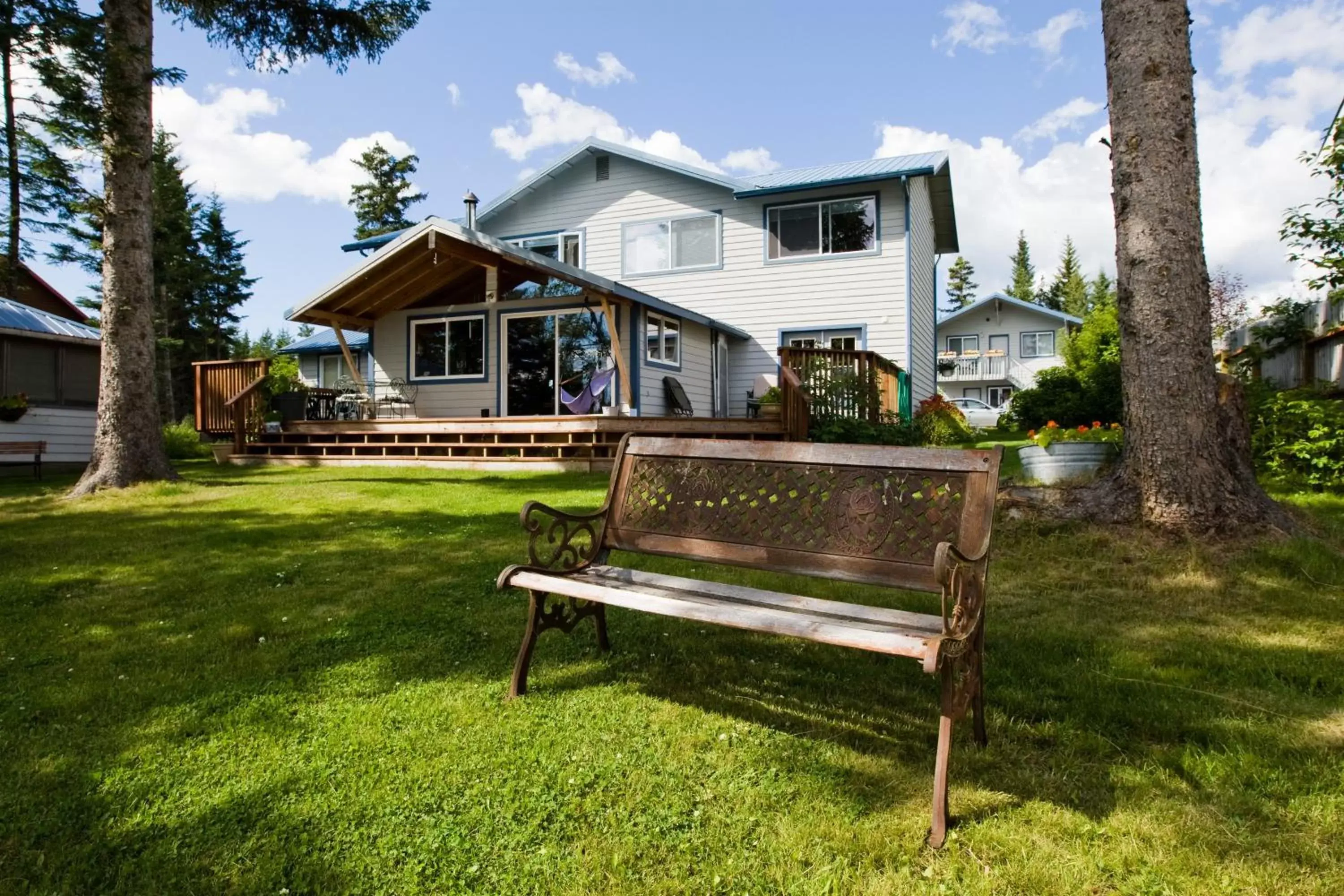 Property Building in Bay Avenue Inn