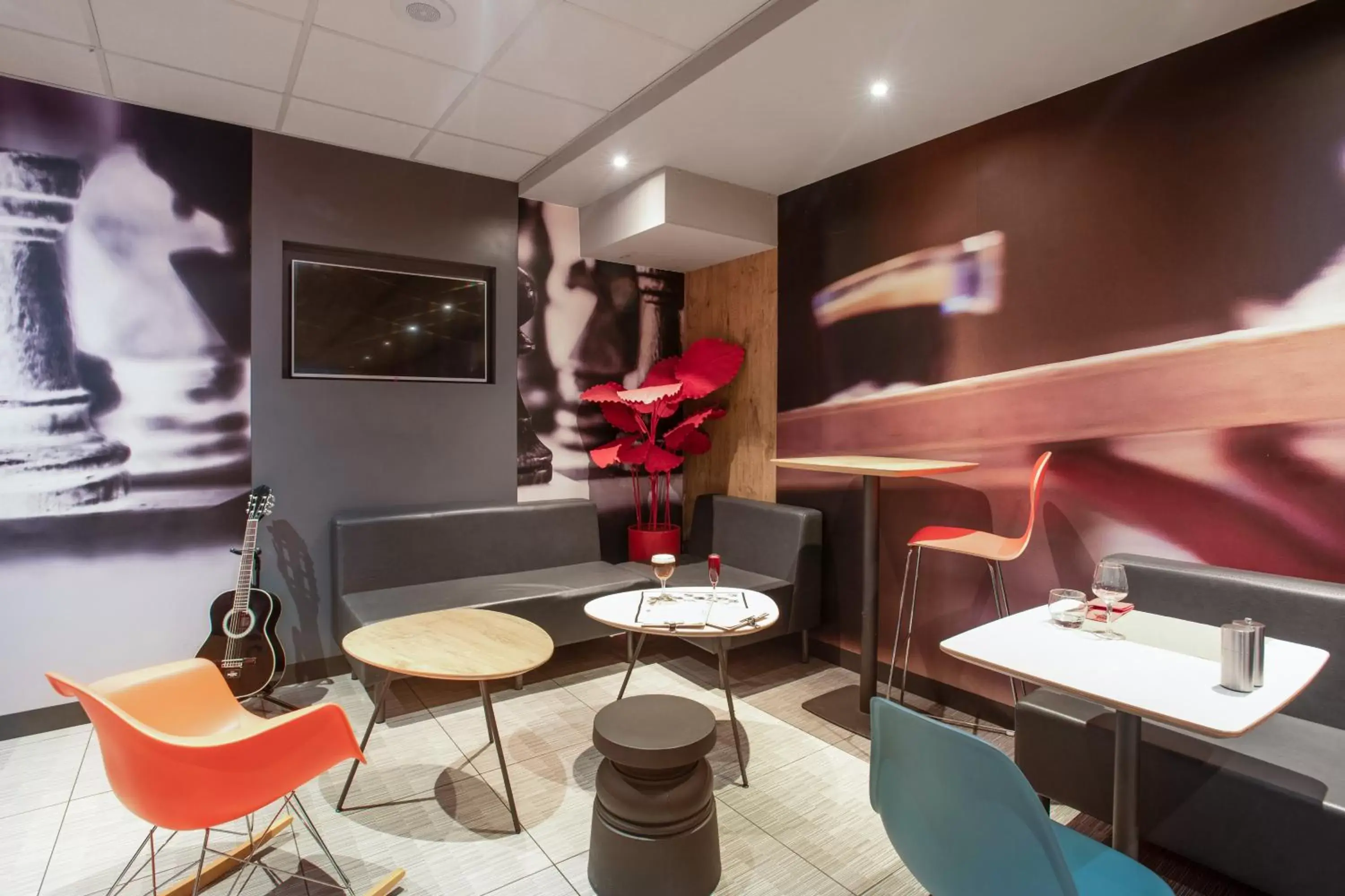 Restaurant/places to eat in ibis Lorient Centre Gare