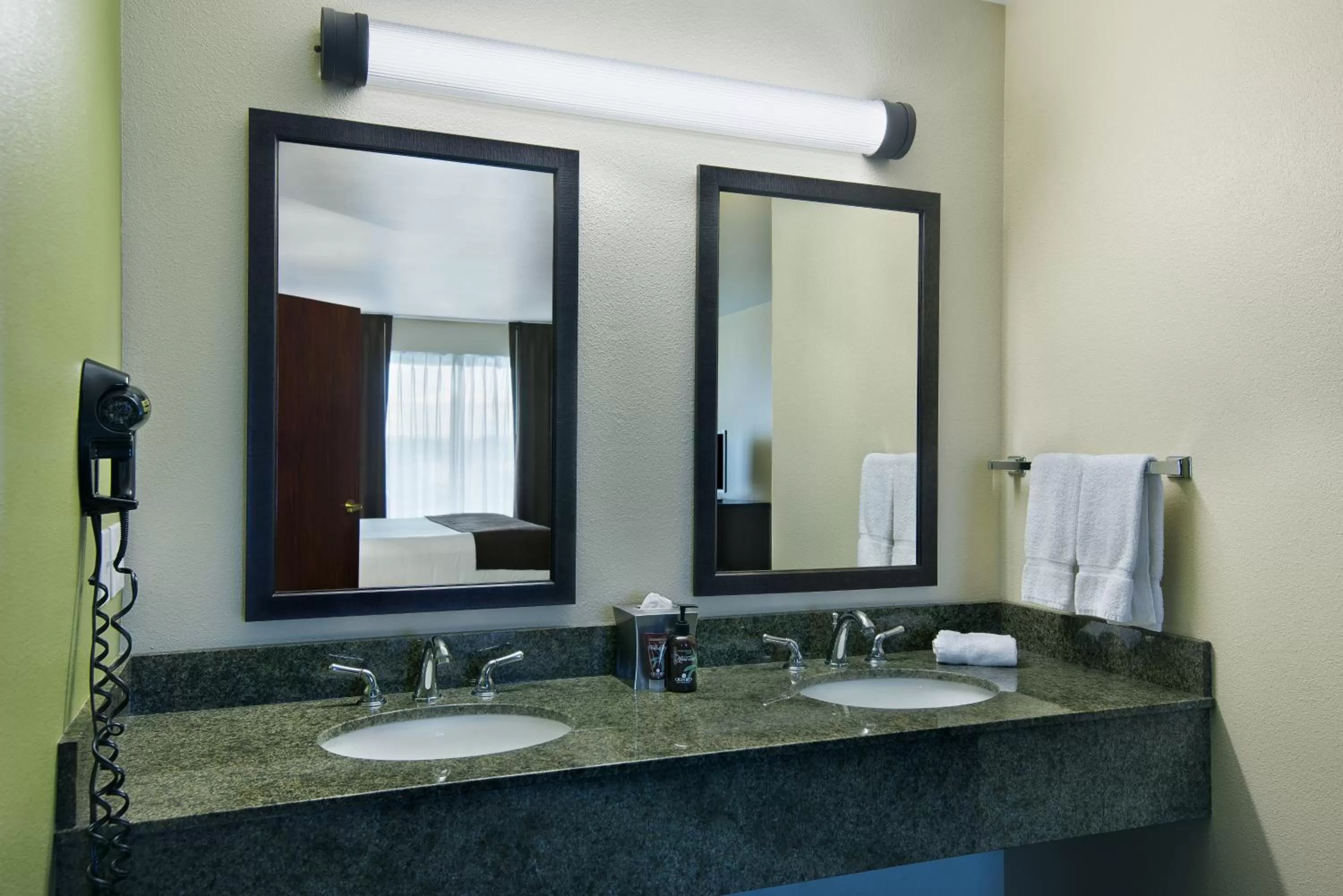 Bathroom in Oxford Suites Hermiston