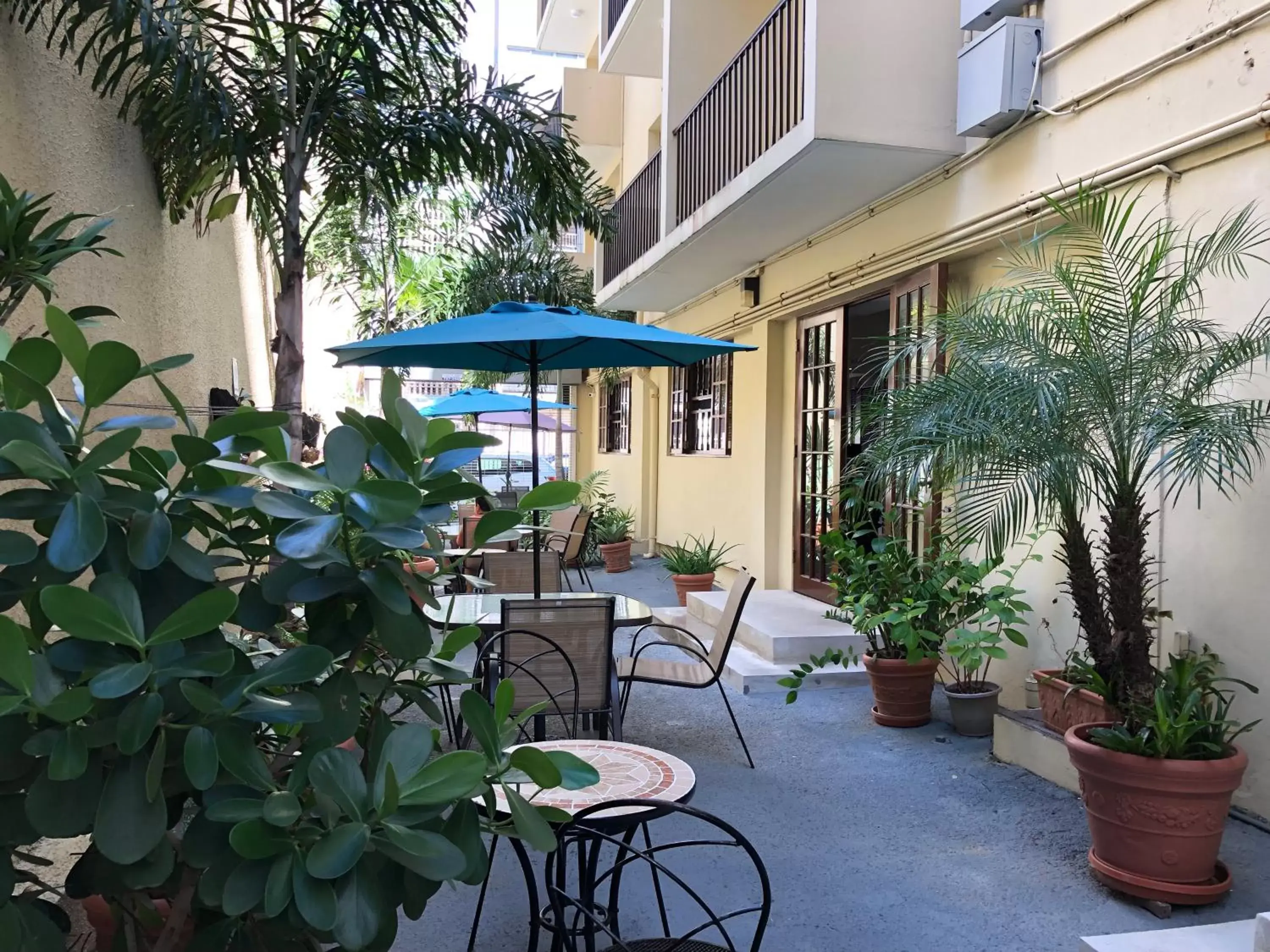 Patio in Canario Lagoon Hotel