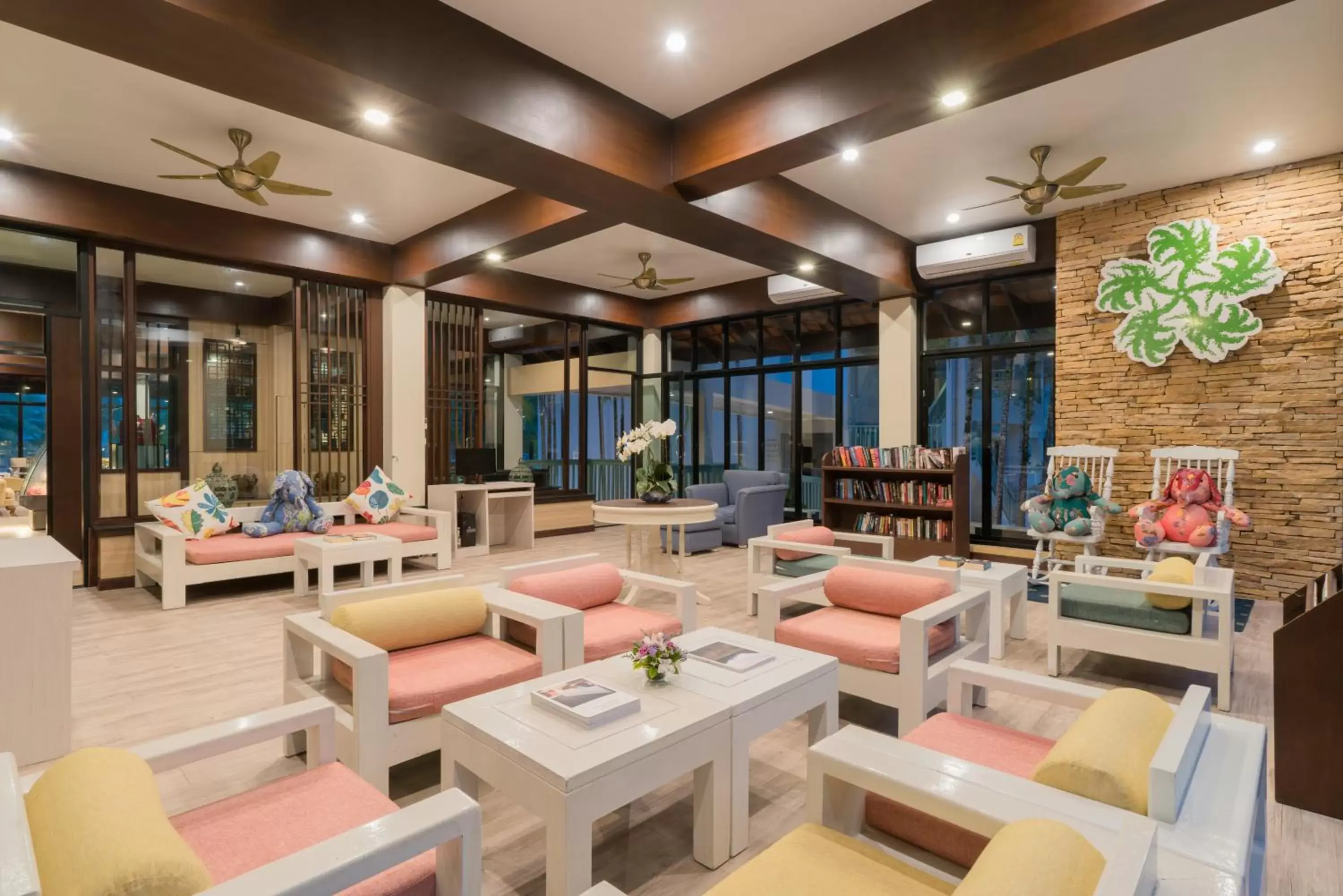 Lounge or bar in The Briza Beach Resort, Khao Lak SHA Extra Plus