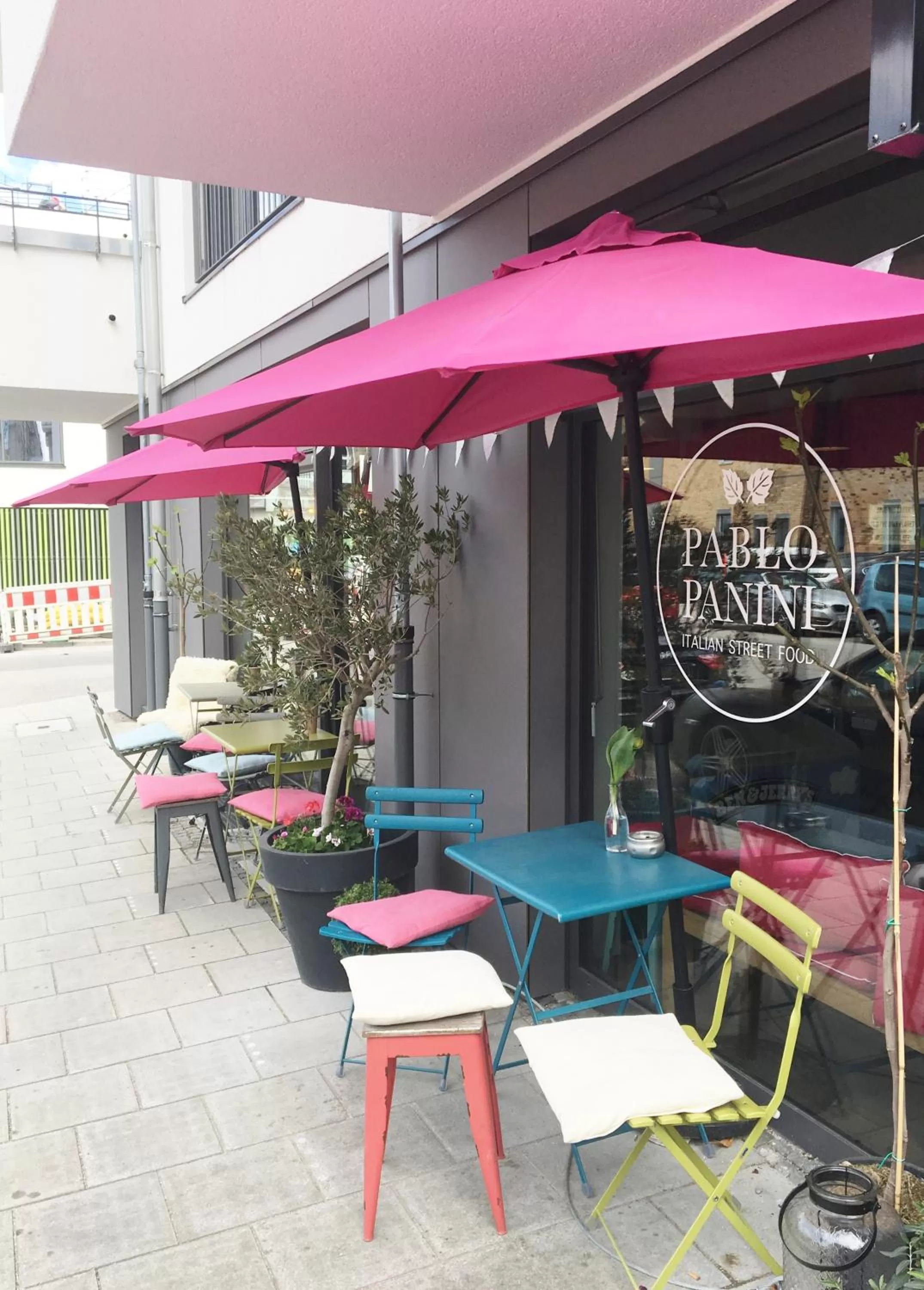 Restaurant/places to eat in DD Suites Serviced Apartments