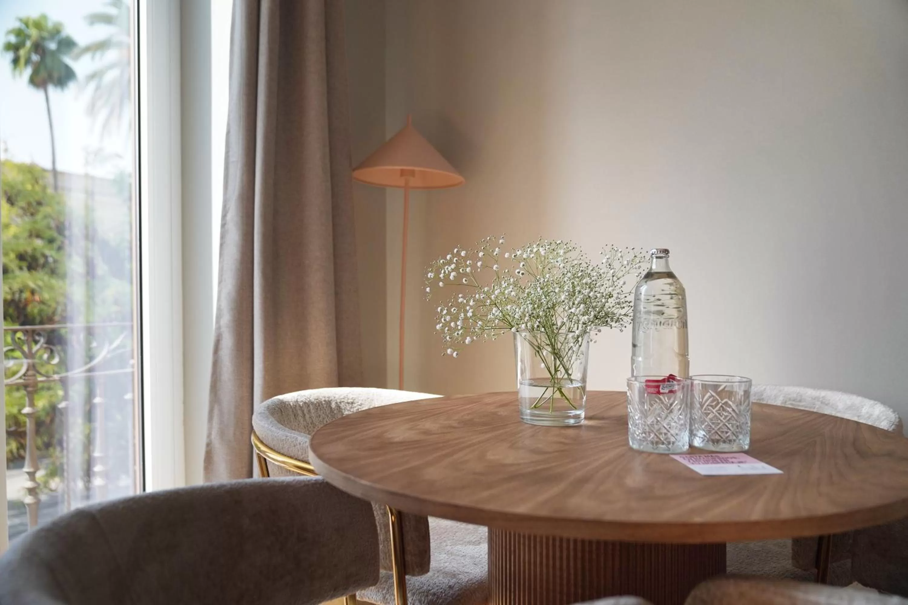 Dining area in Numa Seville Prestigio