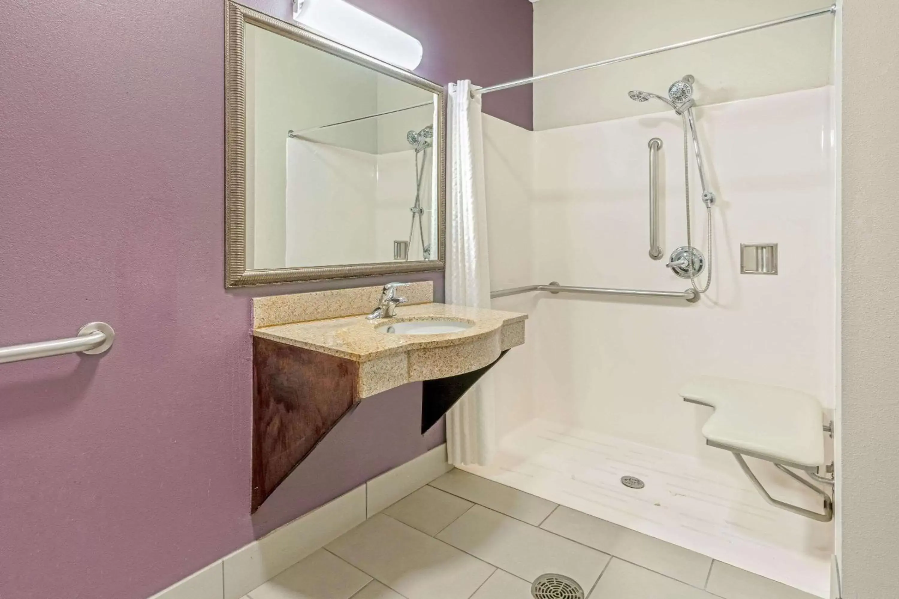 Shower, Bathroom in La Quinta by Wyndham Oklahoma City -Yukon