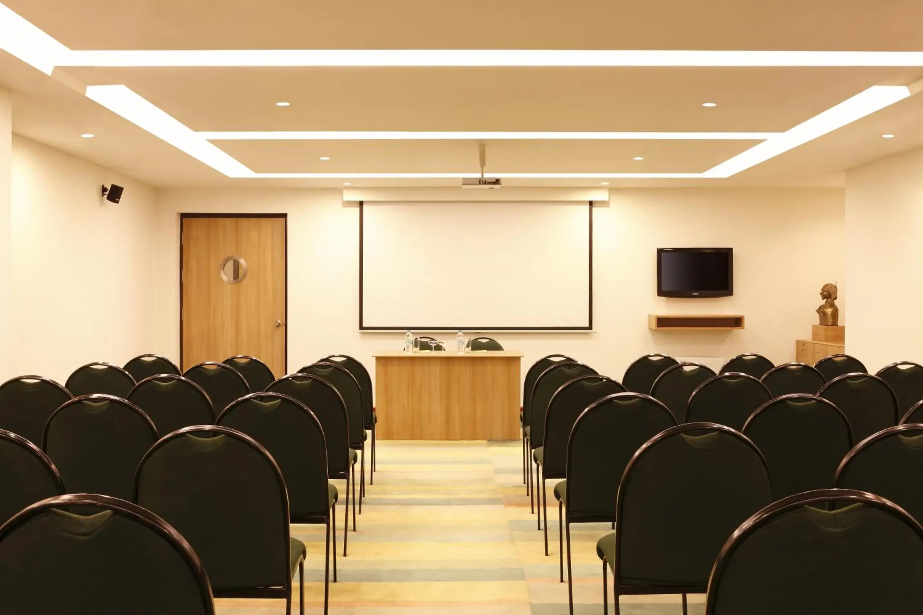 Meeting/conference room in Lemon Tree Hotel Chennai