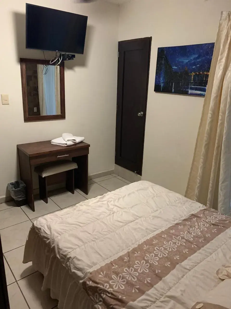 Bed, TV/Entertainment Center in Hotel Posada San Juan