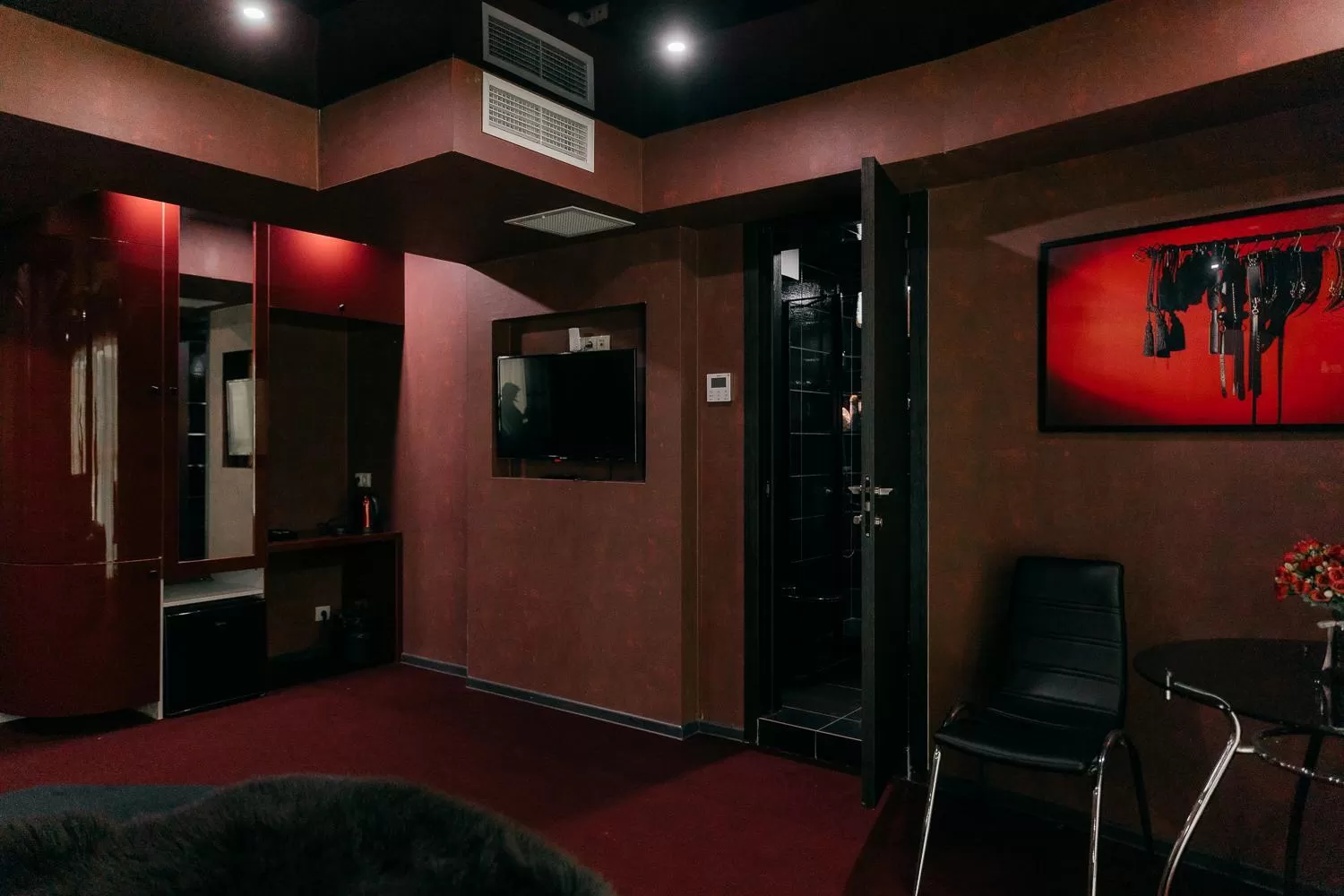 TV and multimedia in Royal Plaza Hotel