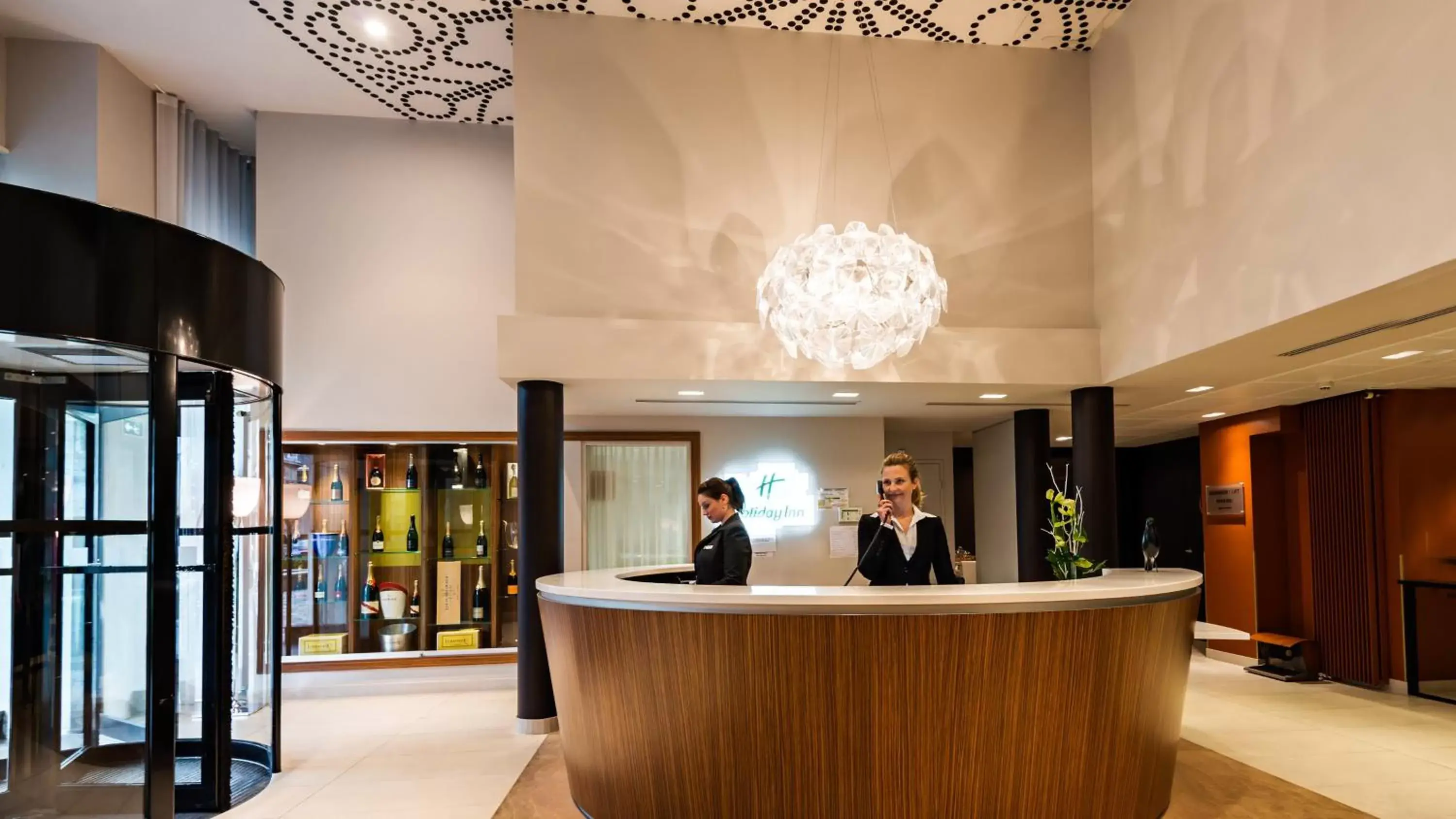 Property building, Lobby/Reception in Holiday Inn Reims Centre, an IHG Hotel