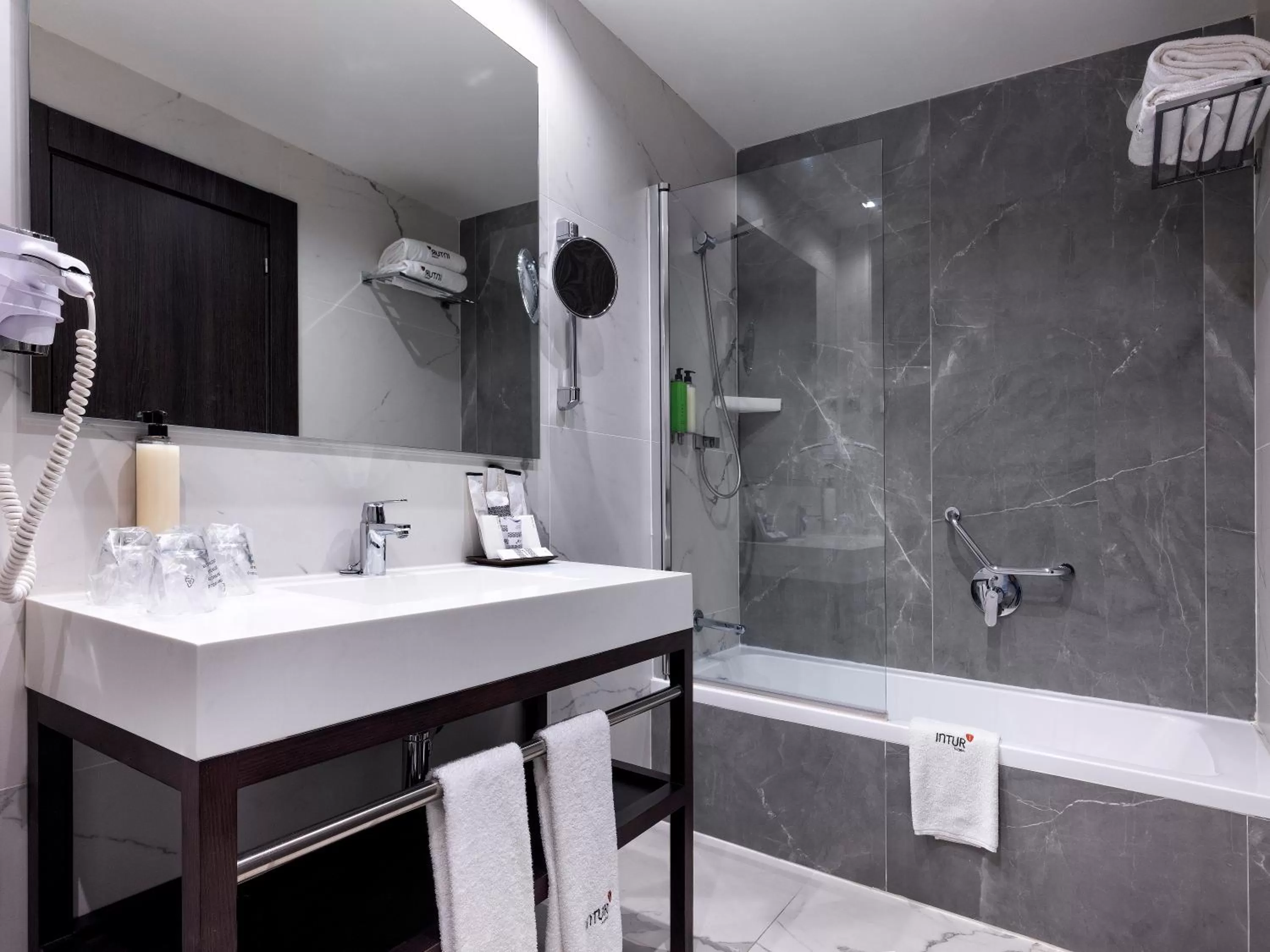 Bathroom in Intelier Palacio San Martin