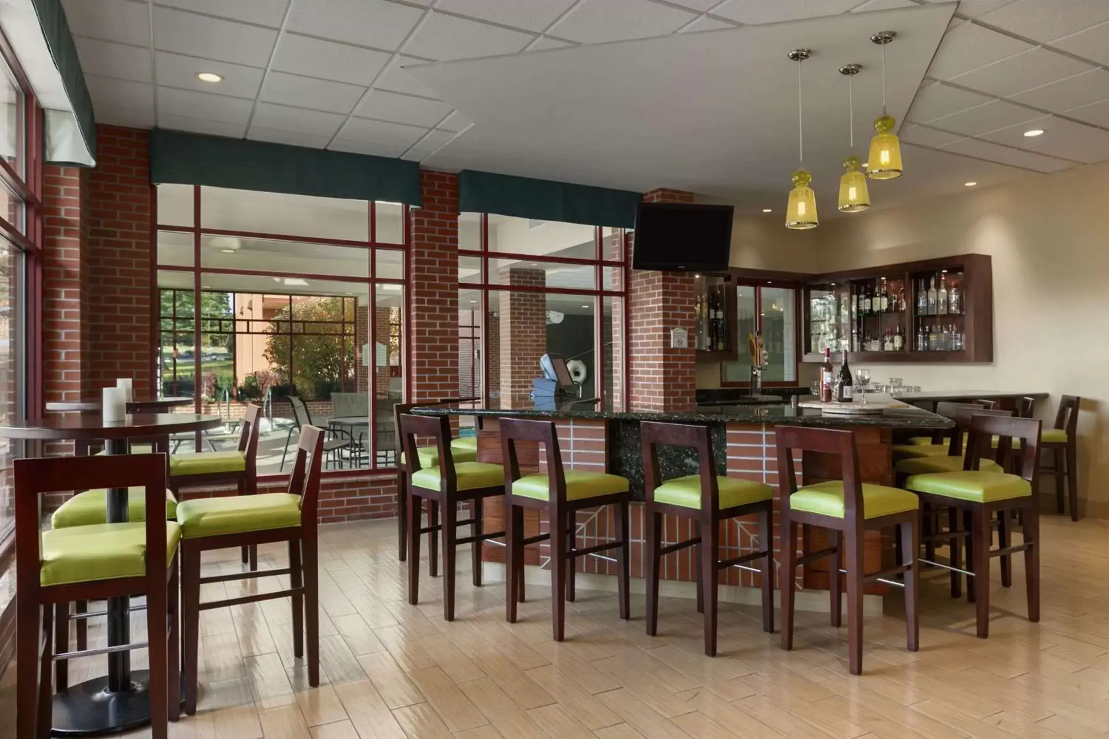 Lounge or bar, Restaurant/Places to Eat in Hilton Garden Inn Wisconsin Dells