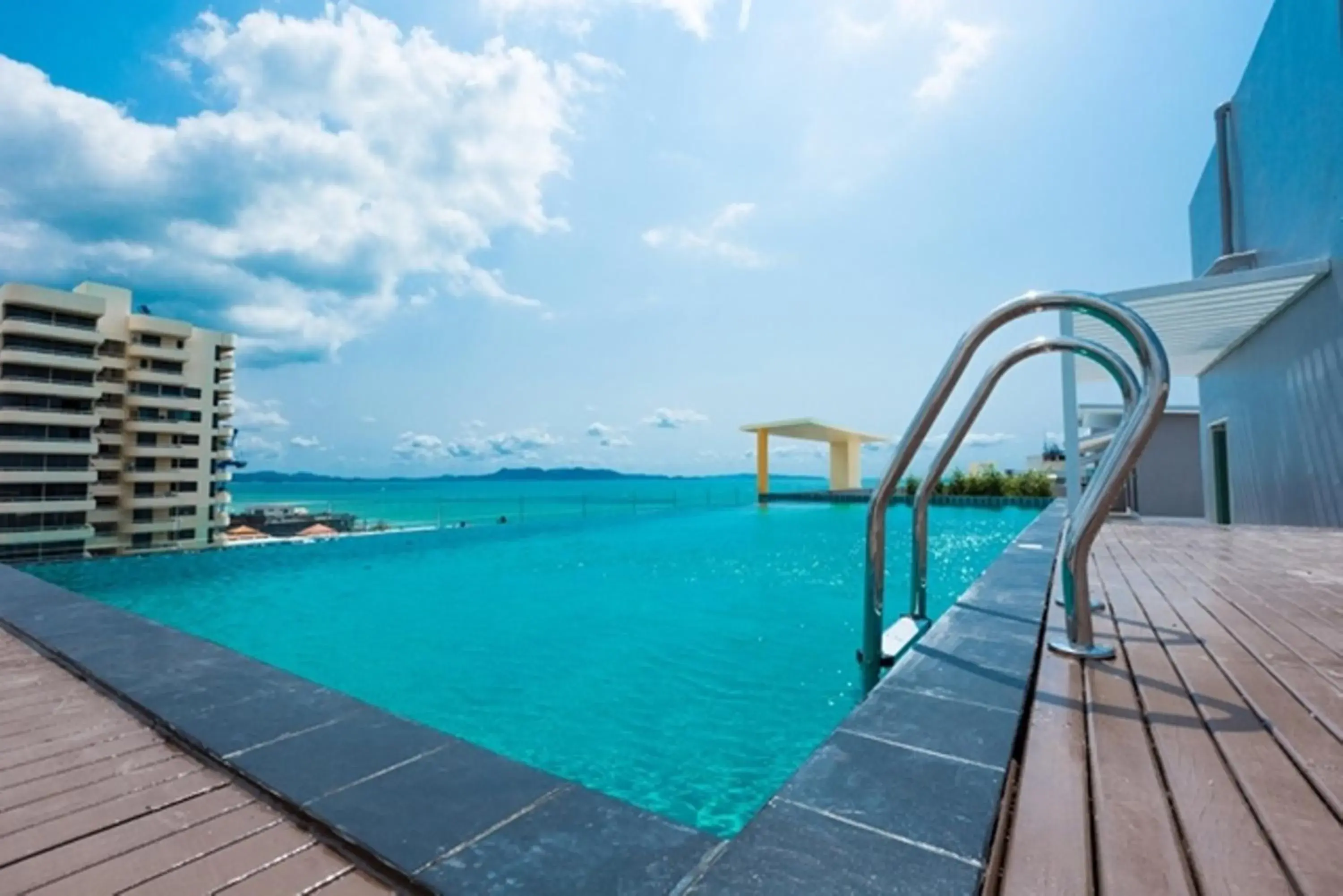 Swimming pool in D@Sea Hotel Swimming pool in D@Sea Hotel