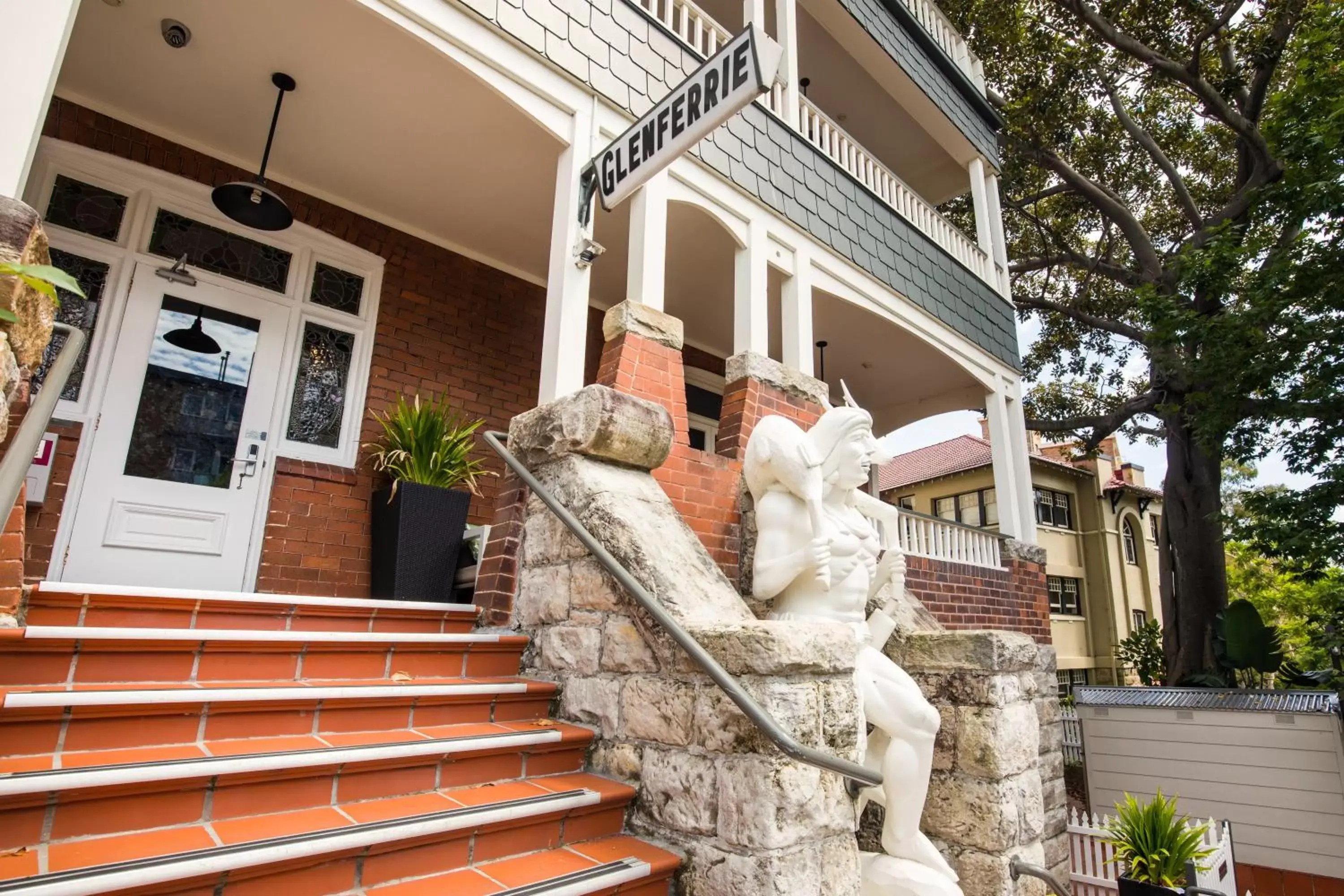Facade/entrance in Glenferrie Lodge