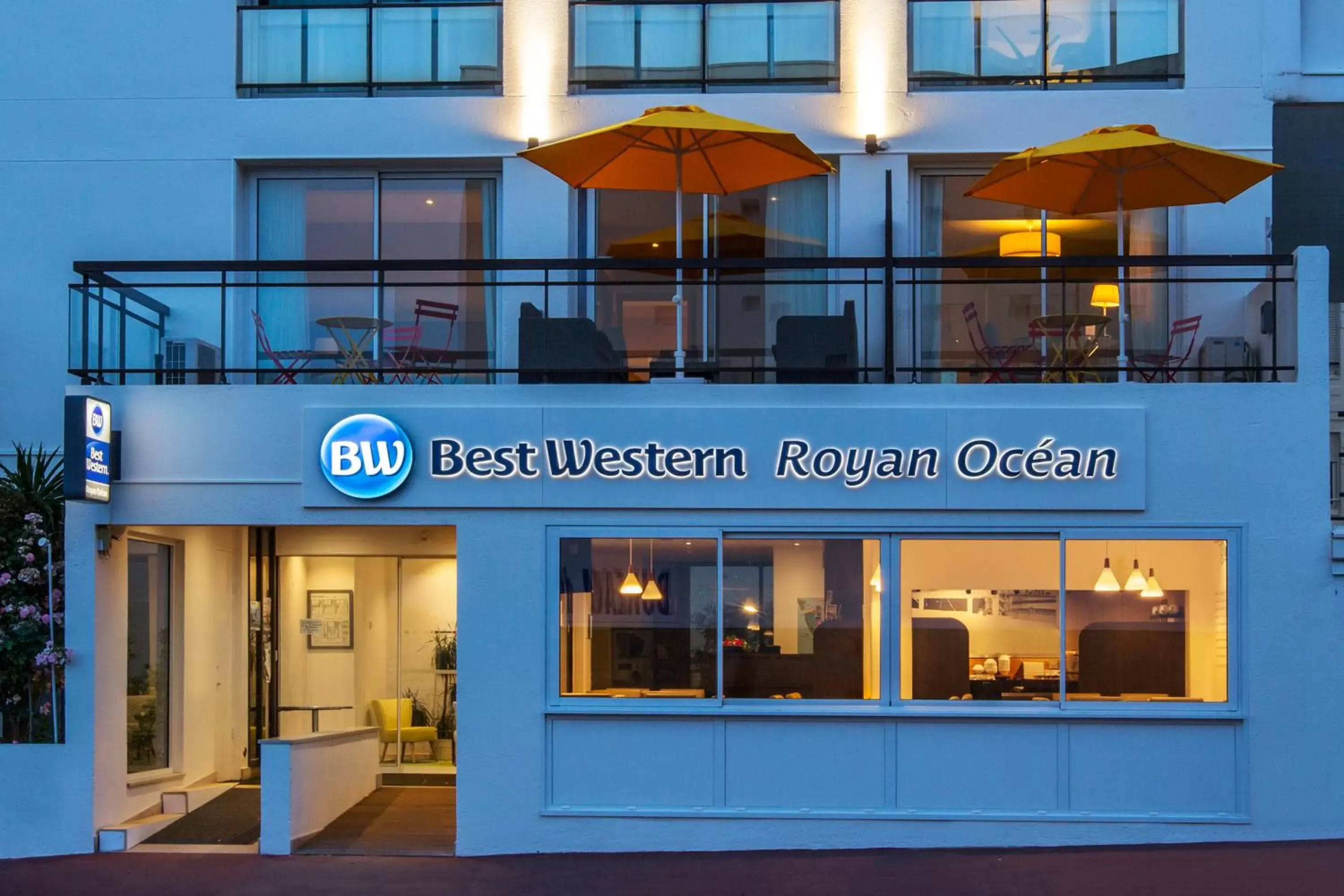 Breakfast, Property Building in Best Western Hôtel Royan Océan