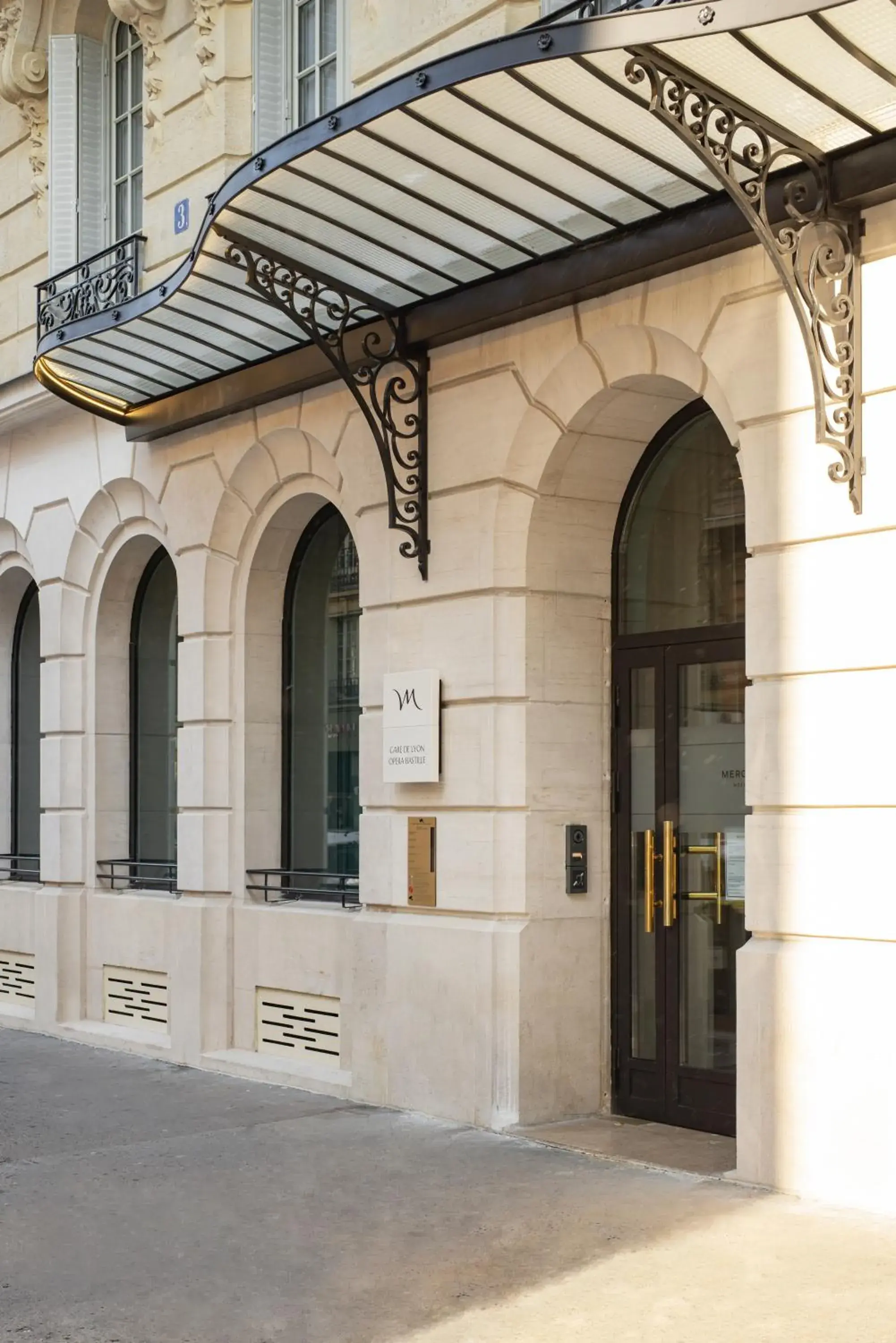 Facade/entrance in Mercure Paris Gare De Lyon Opera Bastille
