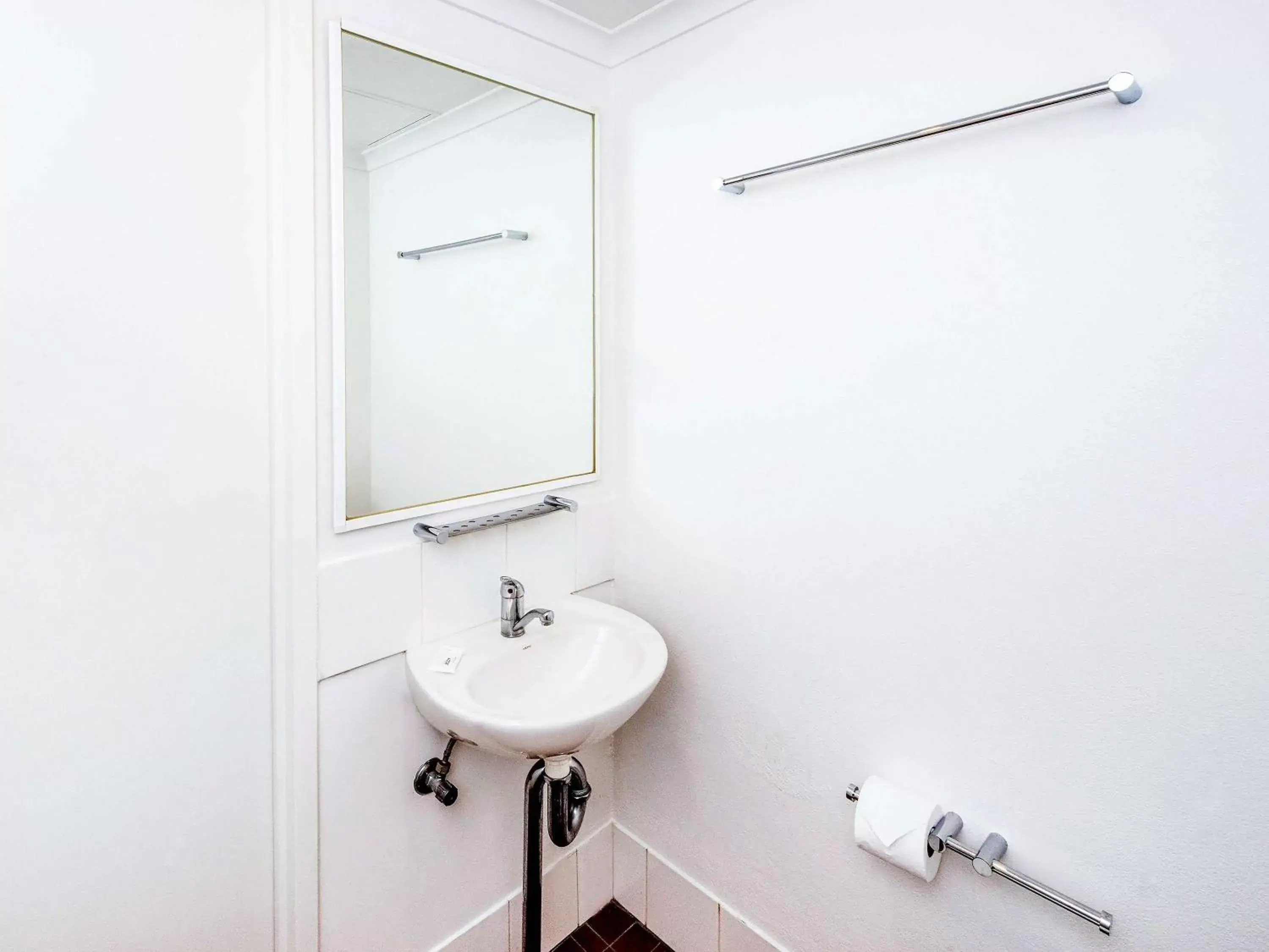 Photo of the whole room, Bathroom in Ibis Budget - Casula Liverpool