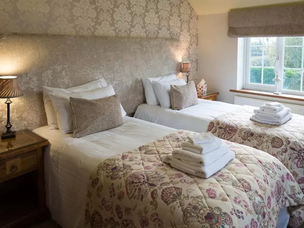 Bedroom, Bed in The Blackamoor Inn
