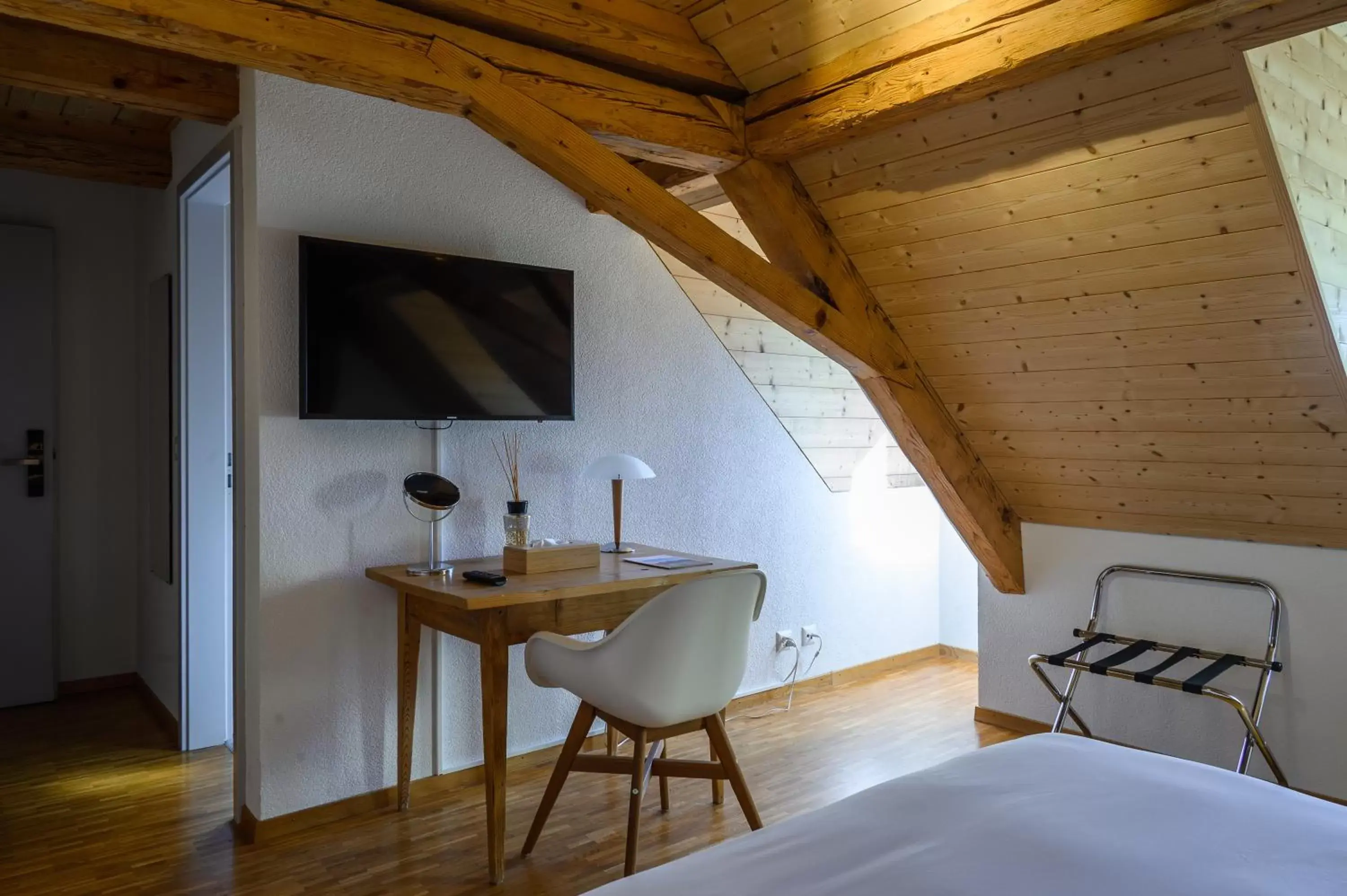 Bedroom, TV/Entertainment Center in Les Montagnards