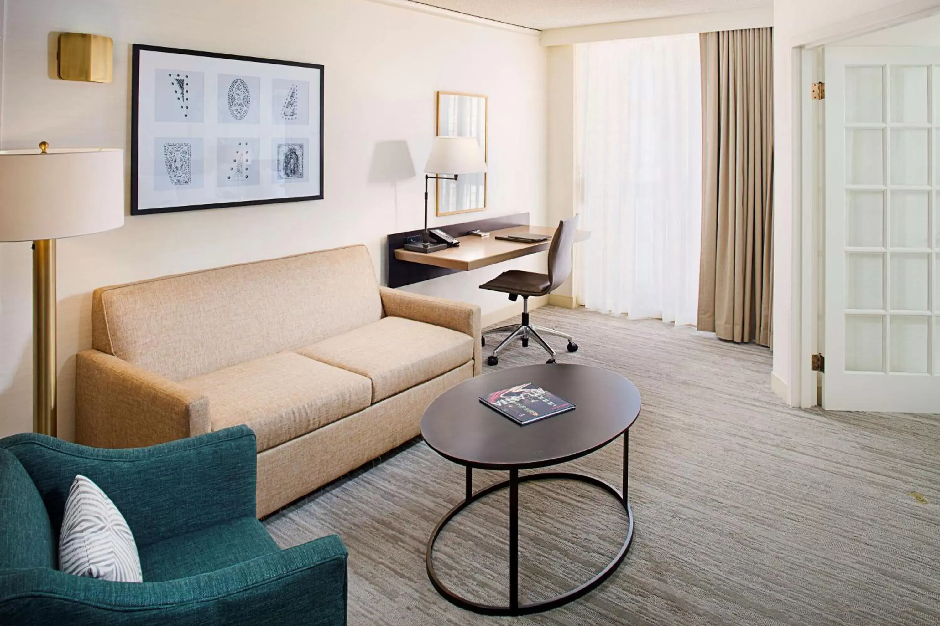 Bedroom, Seating Area in Hilton Atlanta Perimeter Suites