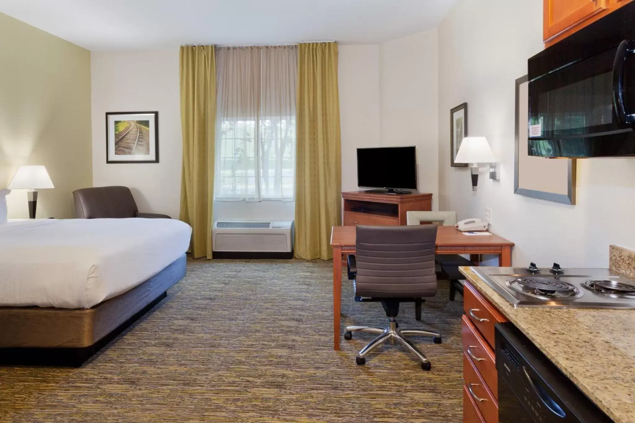 Photo of the whole room, TV/Entertainment Center in Candlewood Suites Eastchase Park, an IHG Hotel