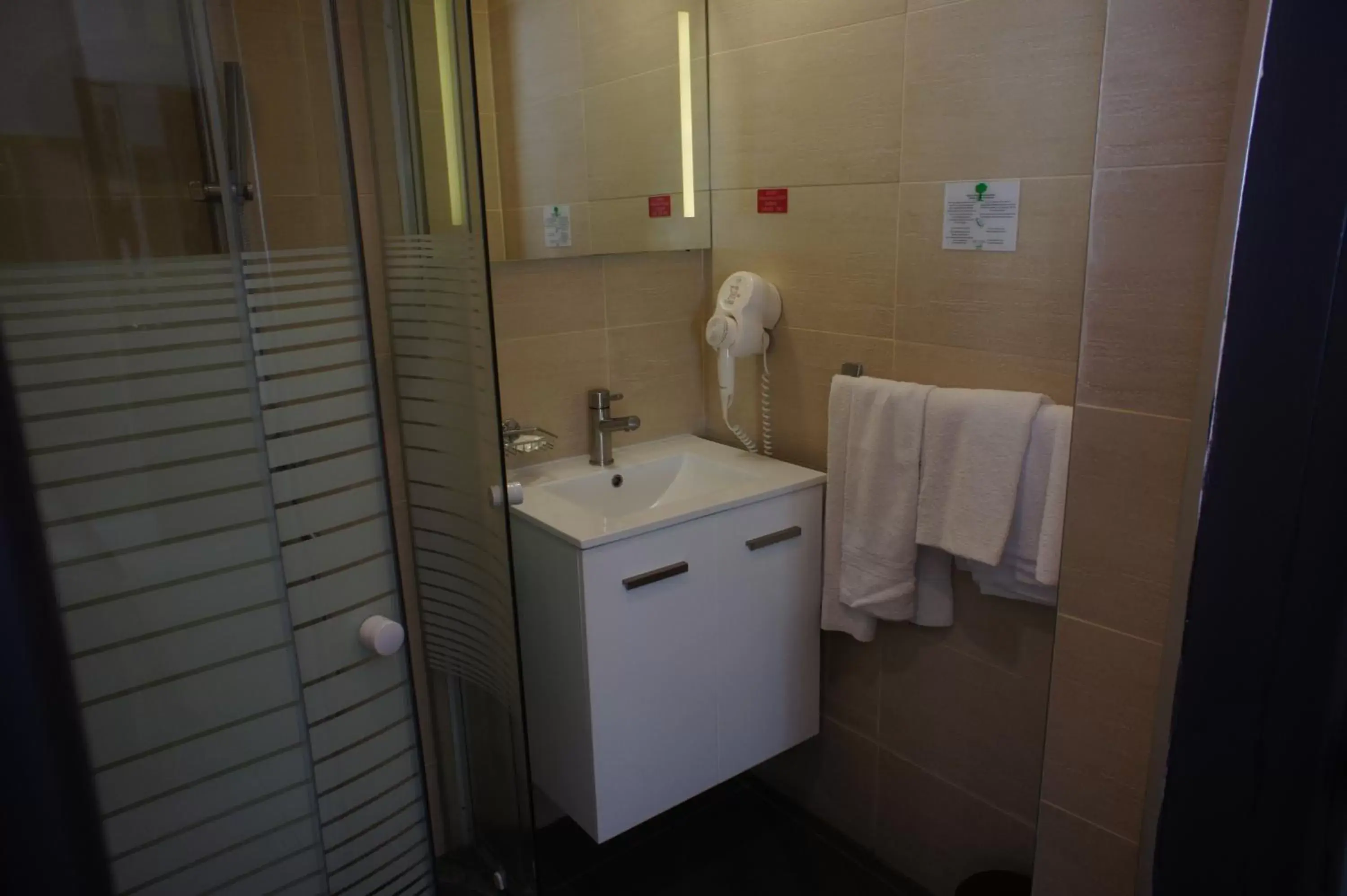 Bathroom in Central Hotel