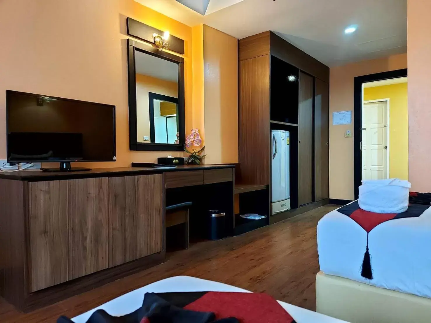 TV and multimedia, TV/Entertainment Center in M Hotel Danok