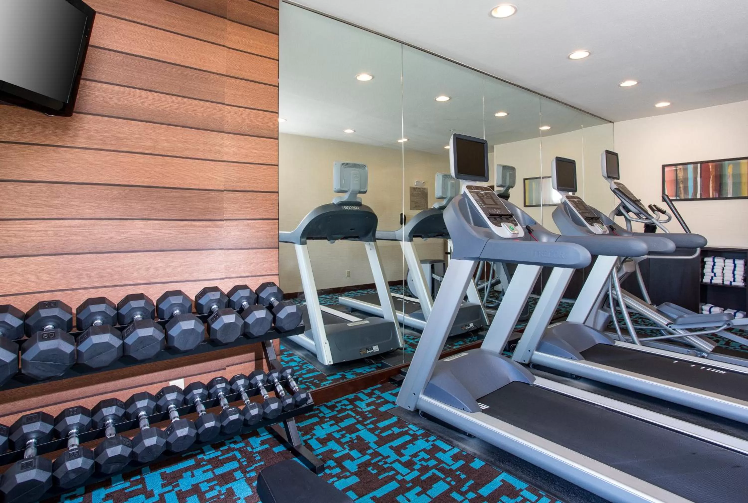 Fitness centre/facilities in Fairfield Inn & Suites by Marriott Quincy
