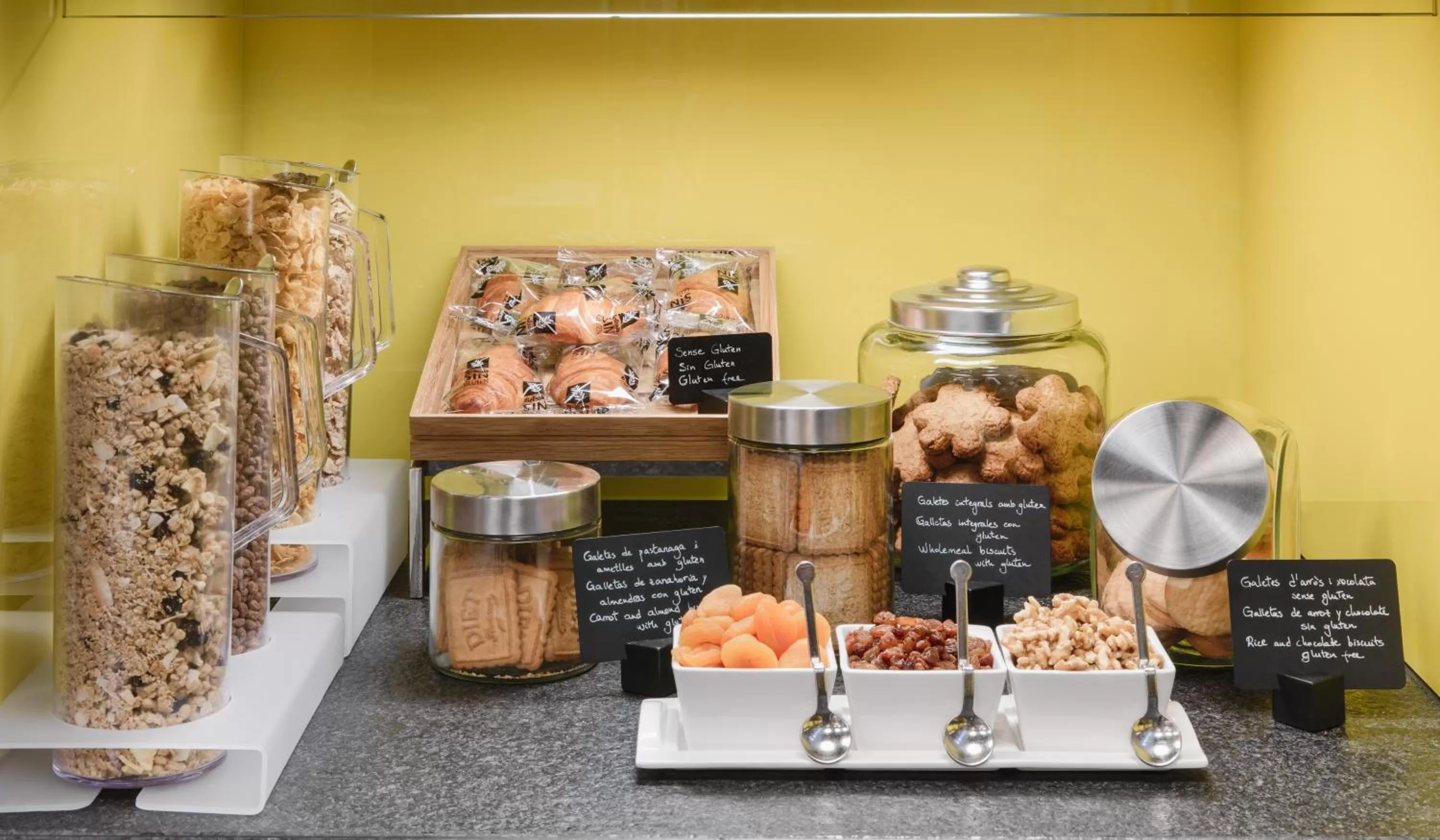 Buffet breakfast in H10 Urquinaona Plaza