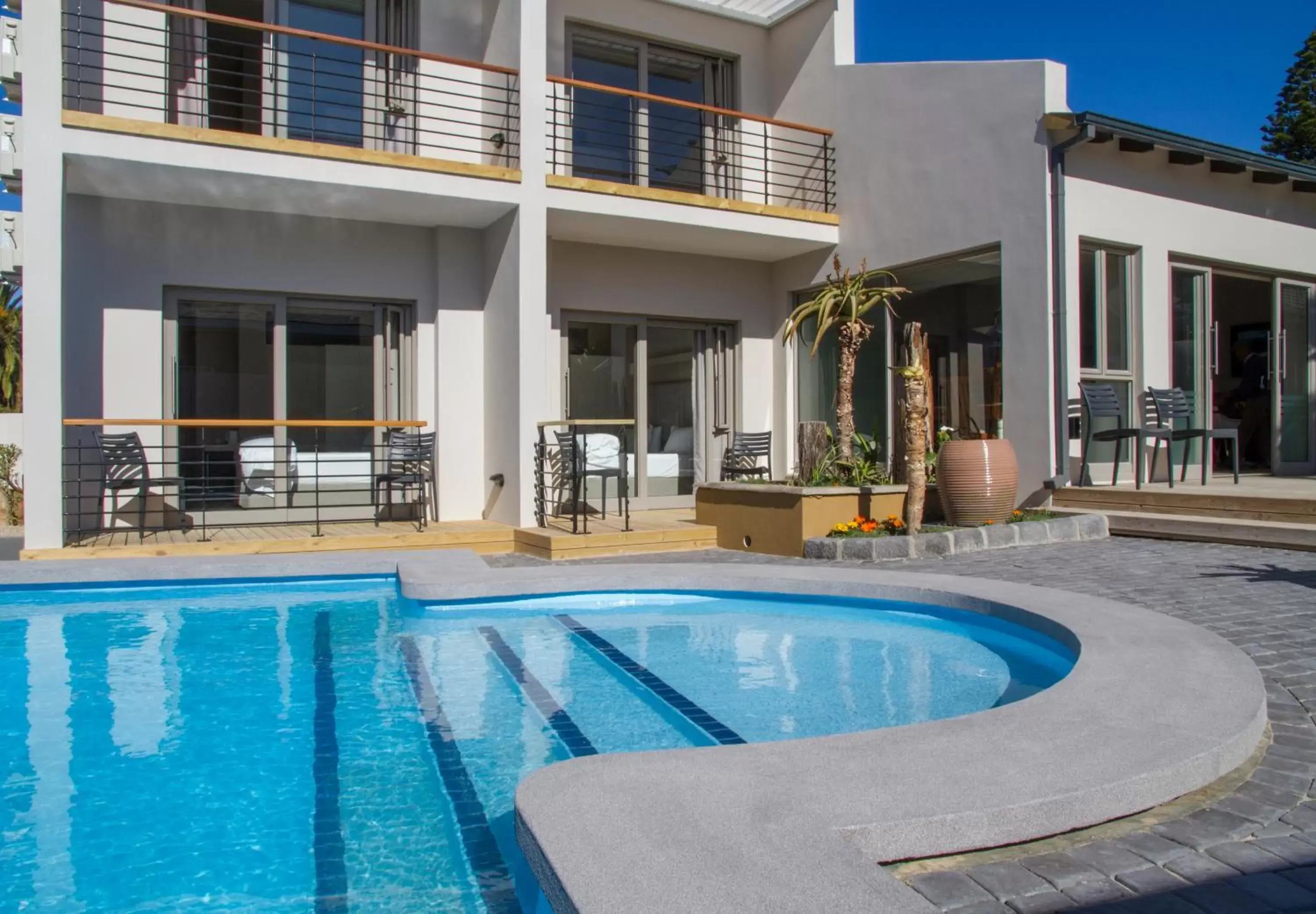 Swimming pool, Property Building in Ocean Bay Guesthouse