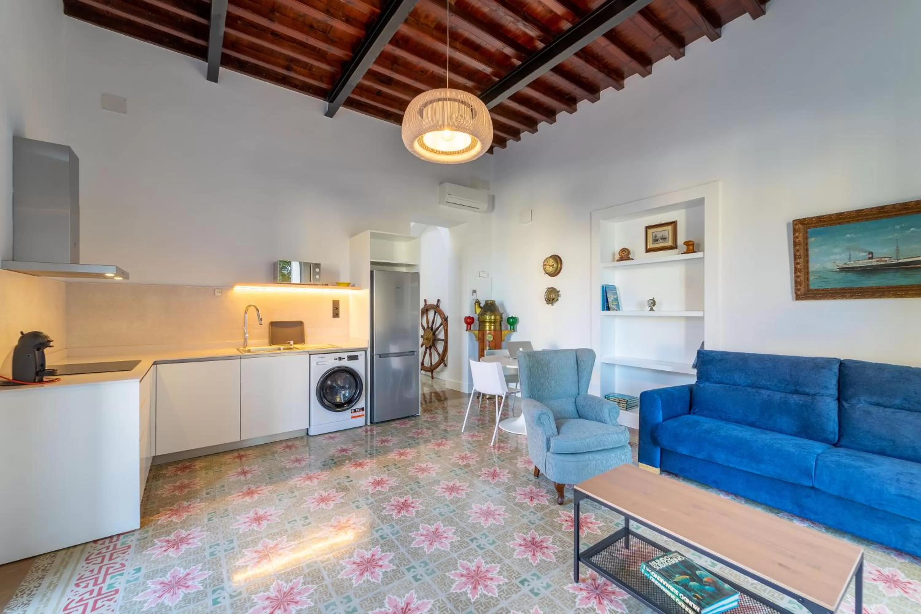 Kitchen or kitchenette in Albor Suites