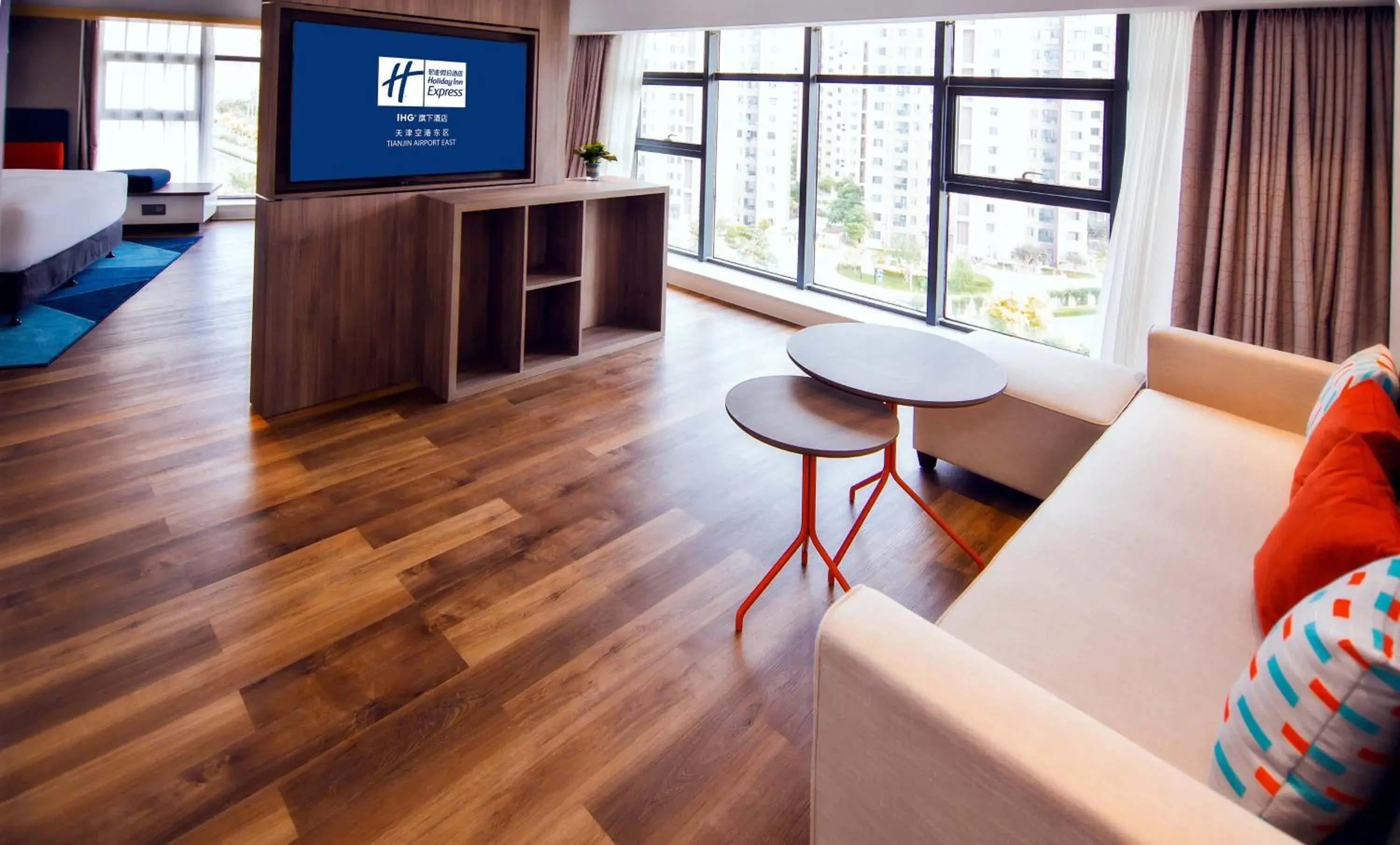 Photo of the whole room, Seating Area in Holiday Inn Express Tianjin Airport East, an IHG Hotel