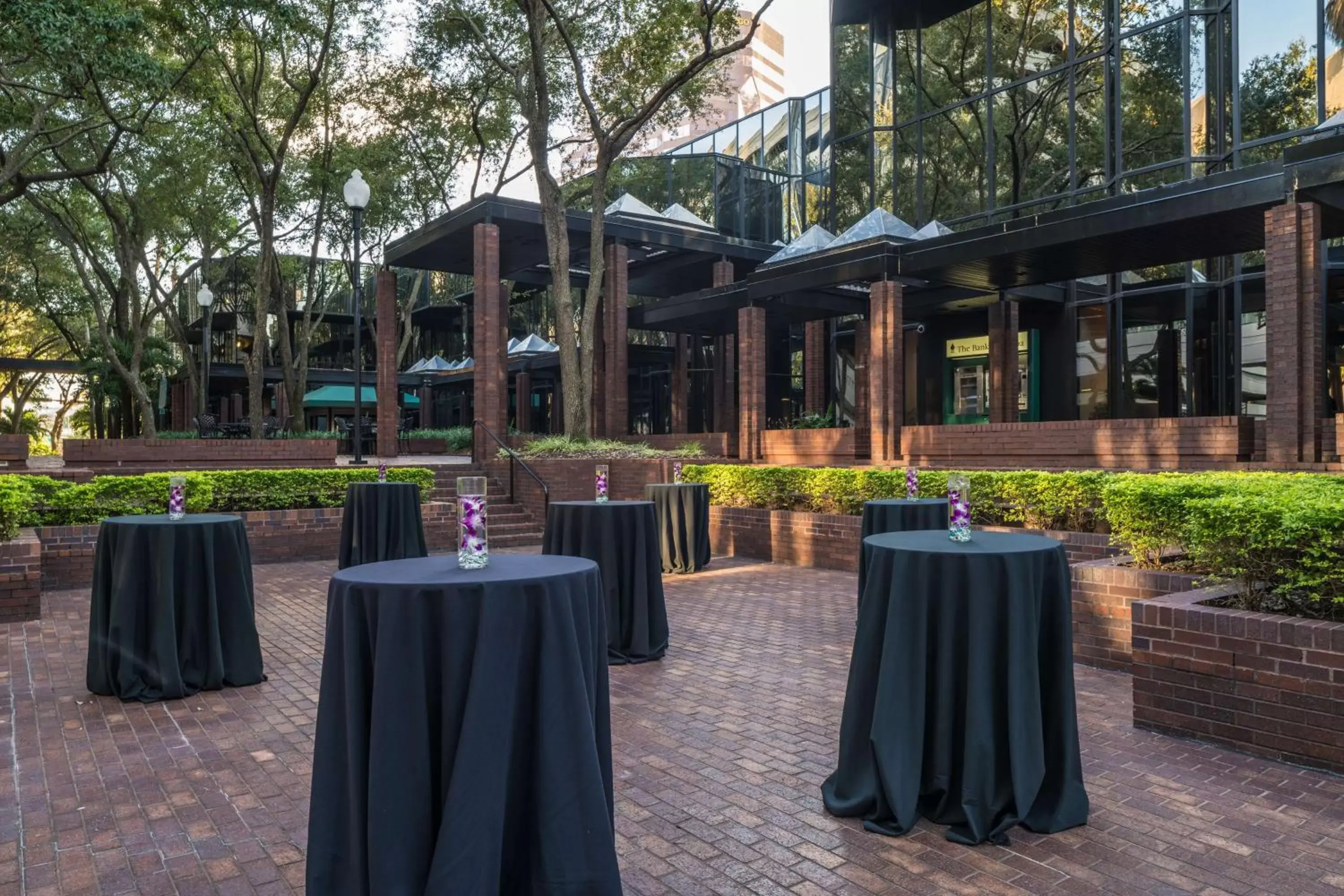 Patio, Banquet Facilities in Hilton Tampa Downtown