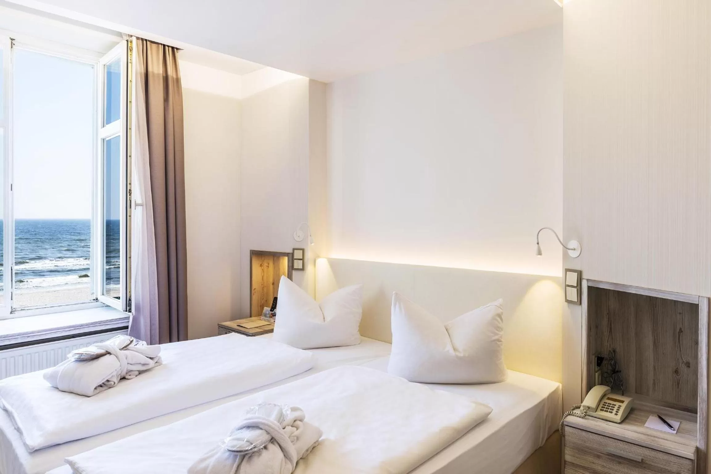 Photo of the whole room, Bed in SEETELHOTEL Strandhotel Atlantic das Boutiquehotel am Meer