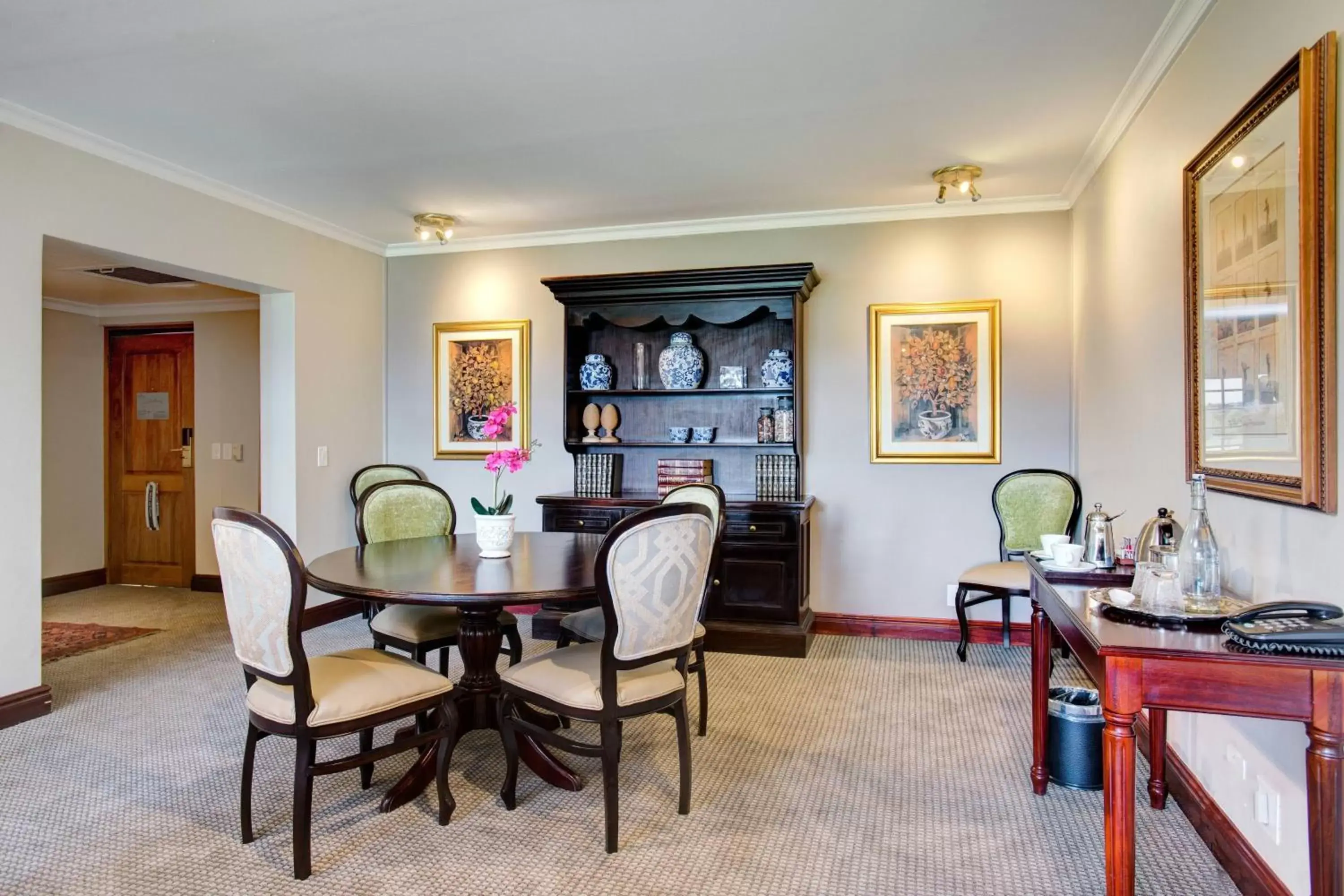 Photo of the whole room, Dining Area in Irene Country Lodge, Autograph Collection