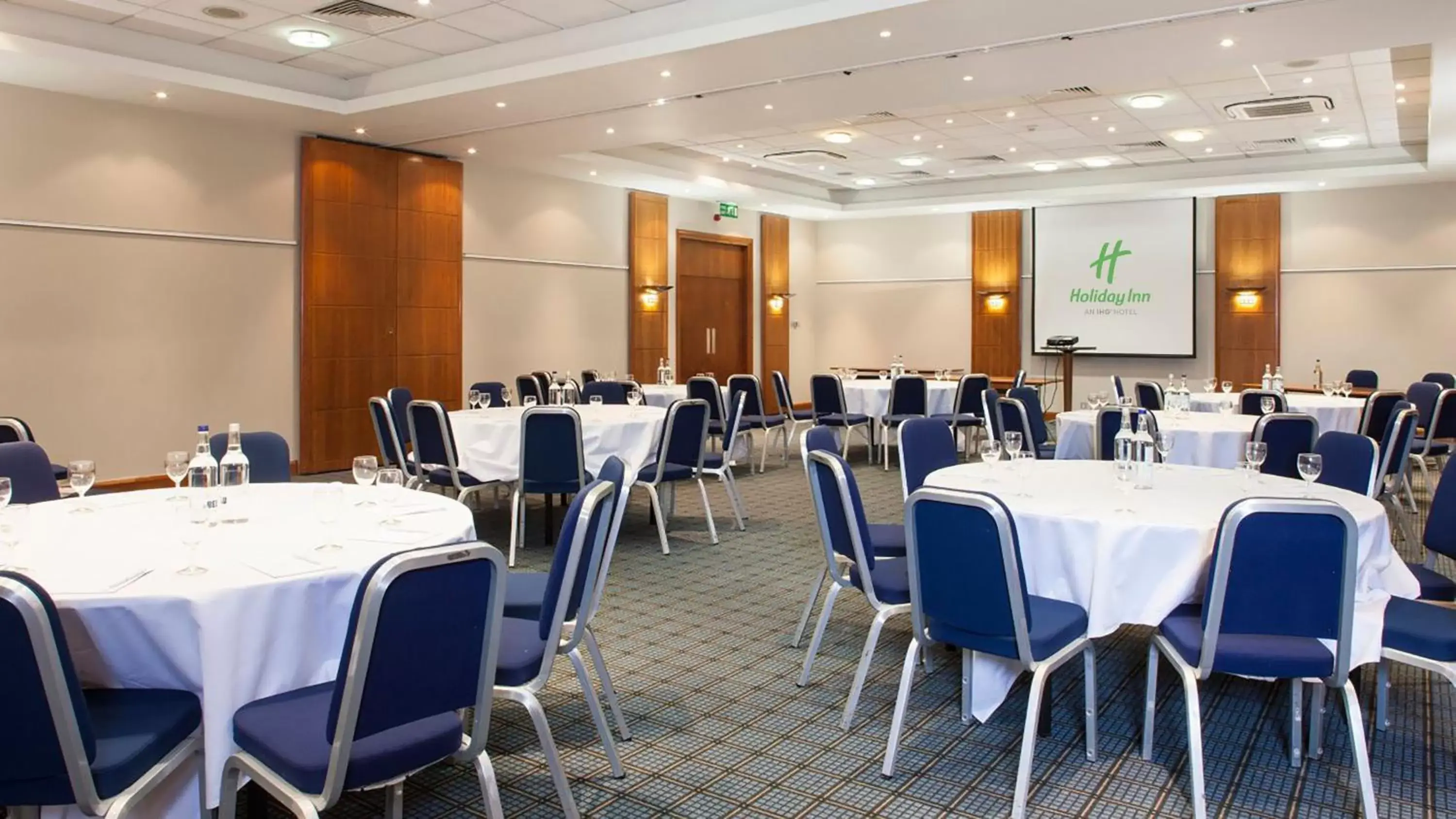 Meeting/conference room in Holiday Inn Portsmouth, an IHG Hotel