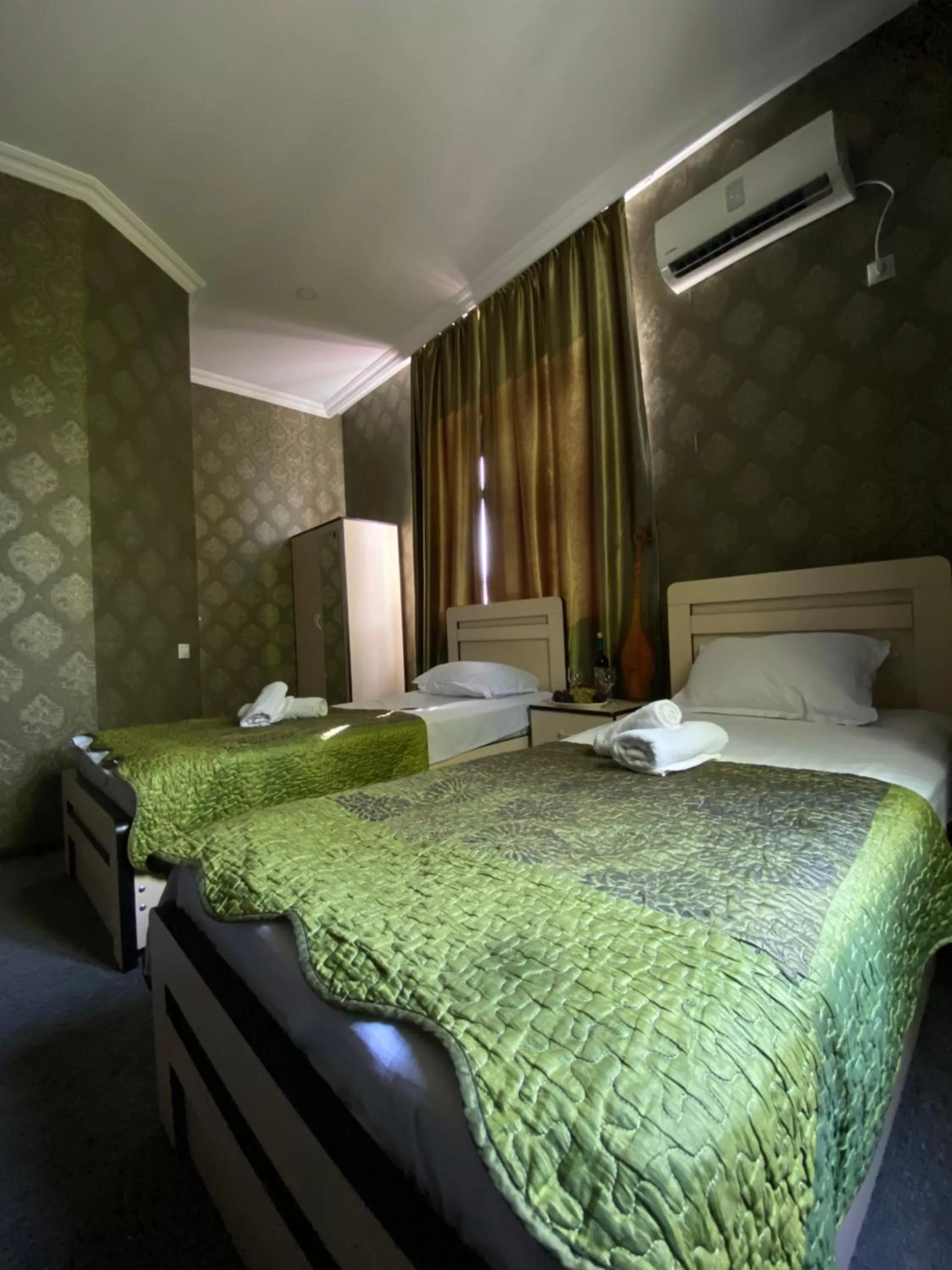 Bed in Hotel Shalimar