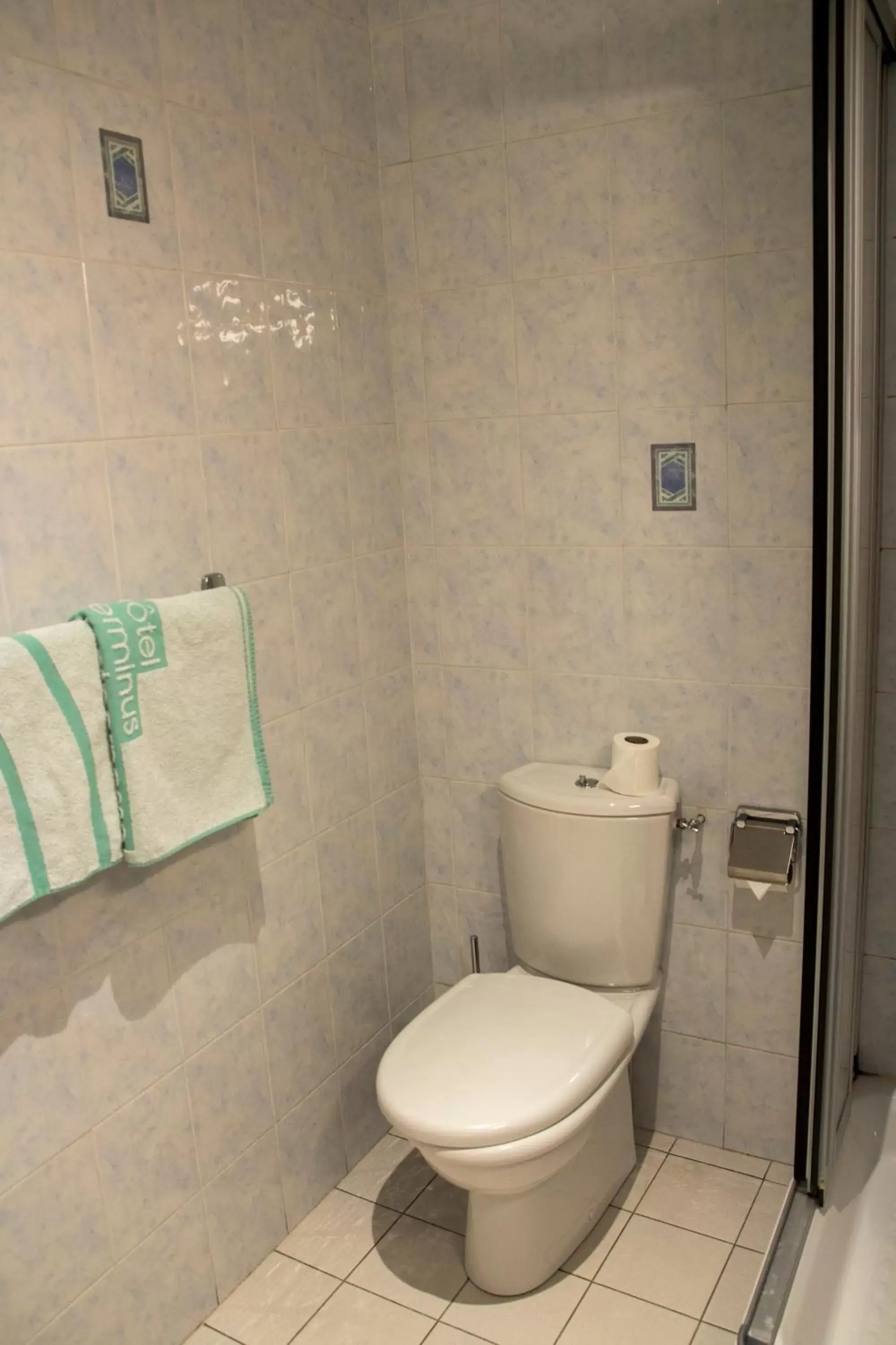 Toilet, Bathroom in Hotel Terminus Montparnasse
