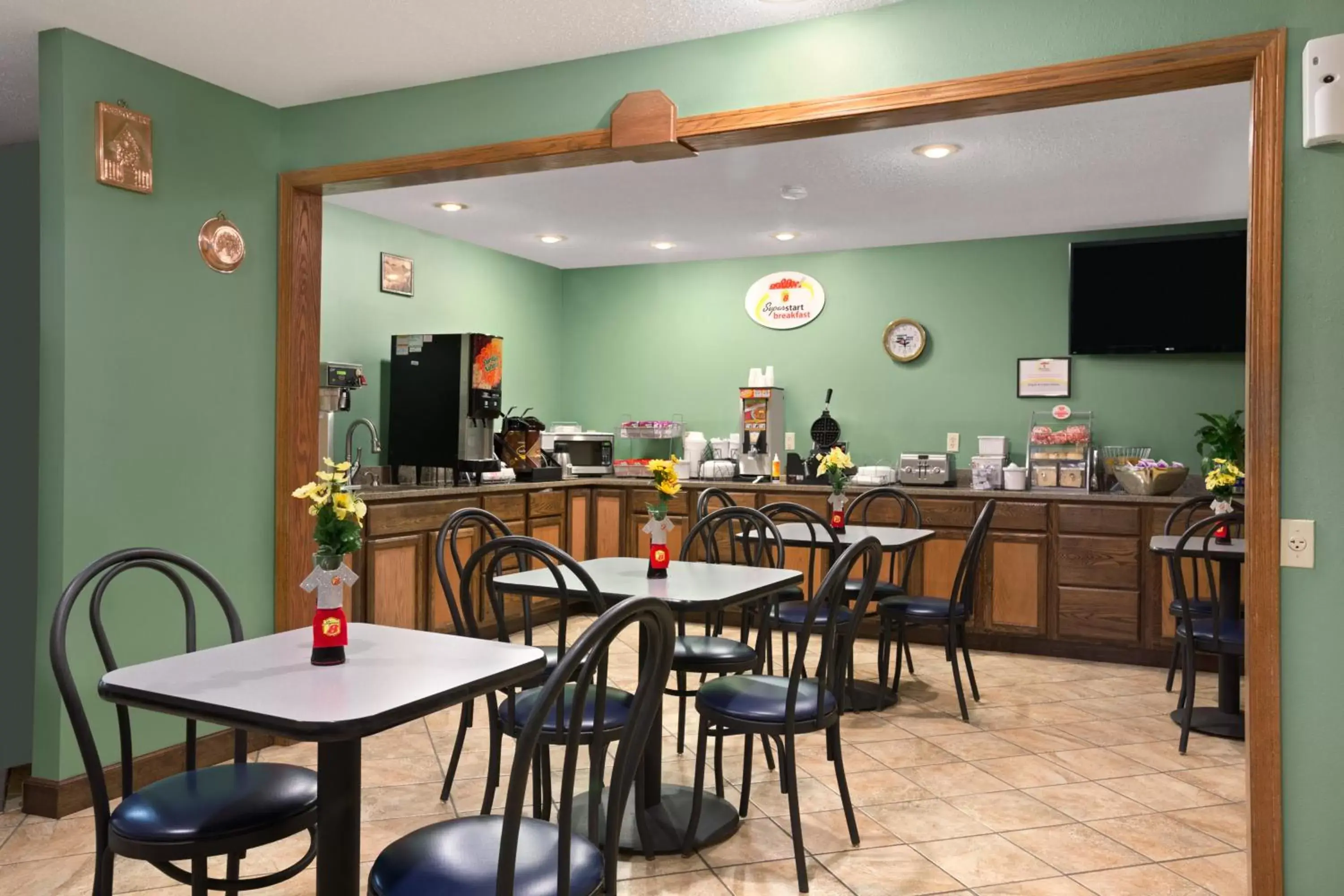 American breakfast, Restaurant/Places to Eat in Super 8 by Wyndham Russellville