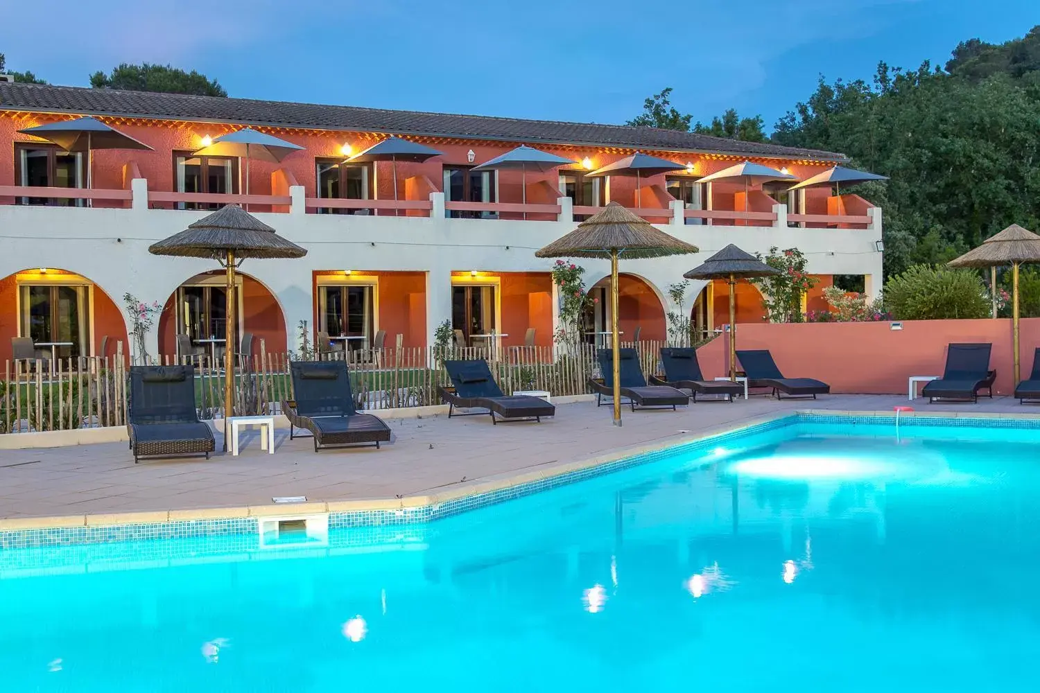 Swimming pool, Property Building in Les Pins Blancs en Provence