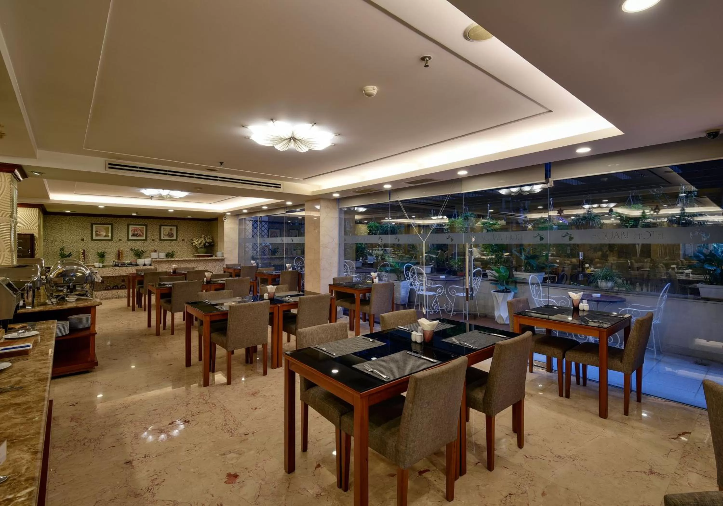 Restaurant/places to eat in Aquari Hotel