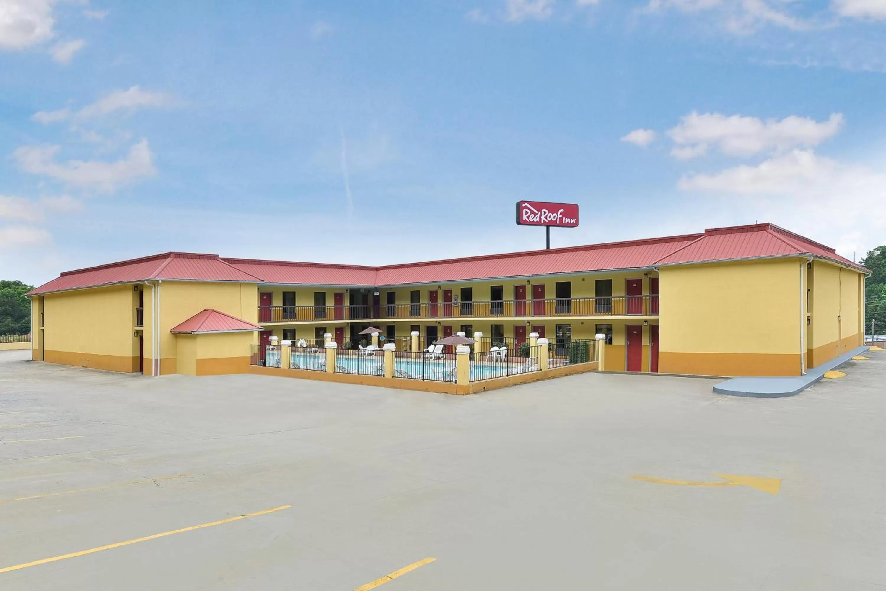 Property building in Red Roof Inn Cartersville-Emerson-LakePoint North