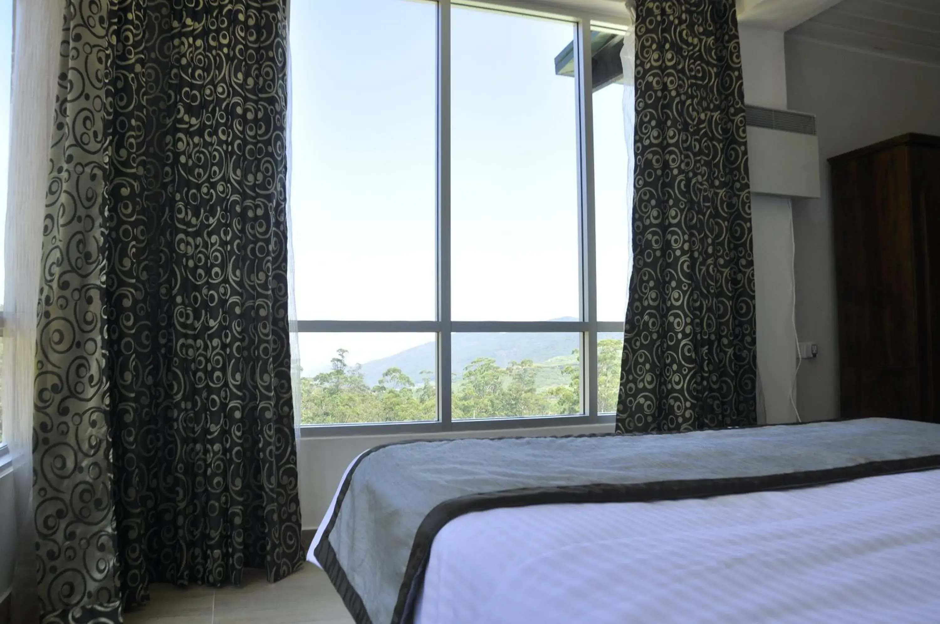 Mountain view, Bed in Forest View Lodge