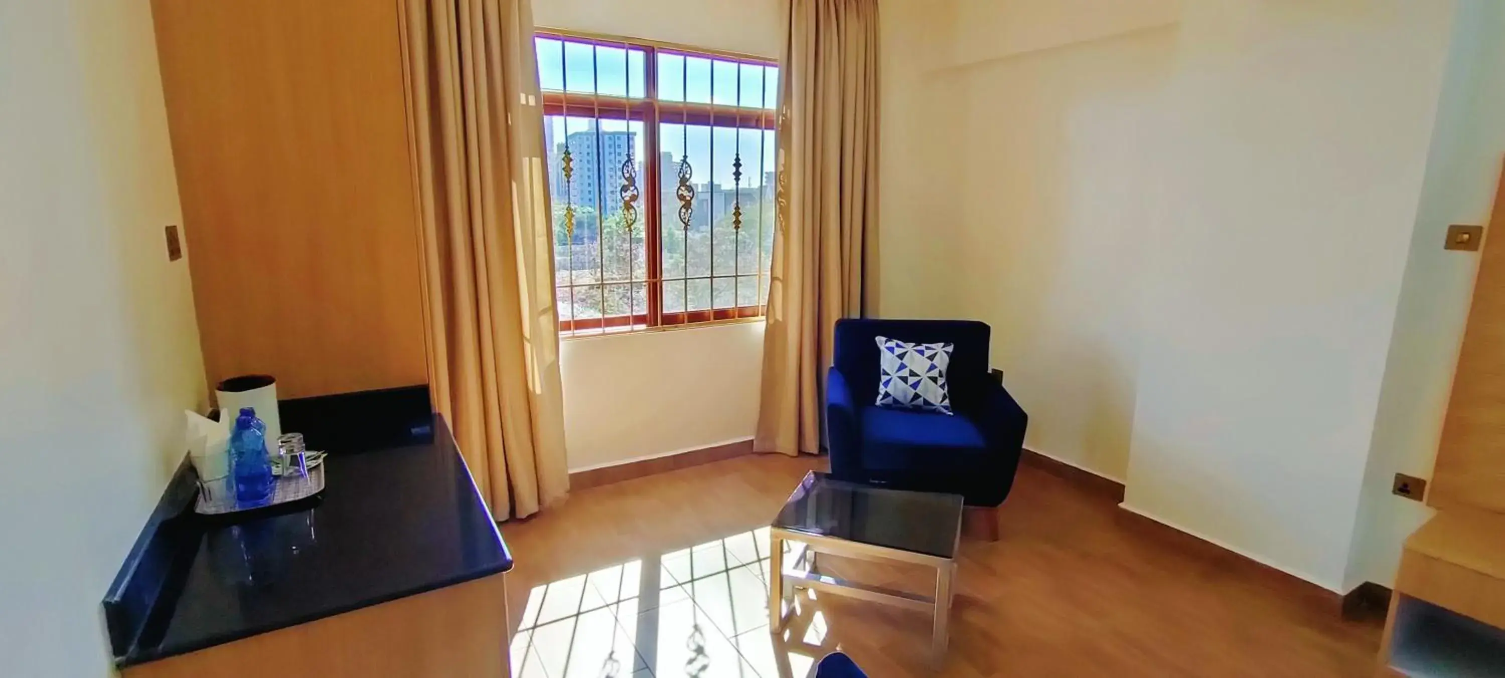 Living room, Seating Area in Hays Suites Hotel